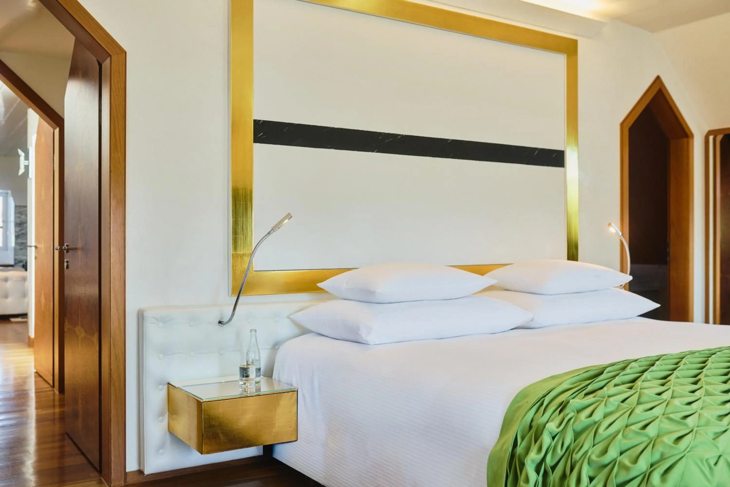 Bedroom, Bed in Widder Hotel - Zurichs Luxury Hideaway