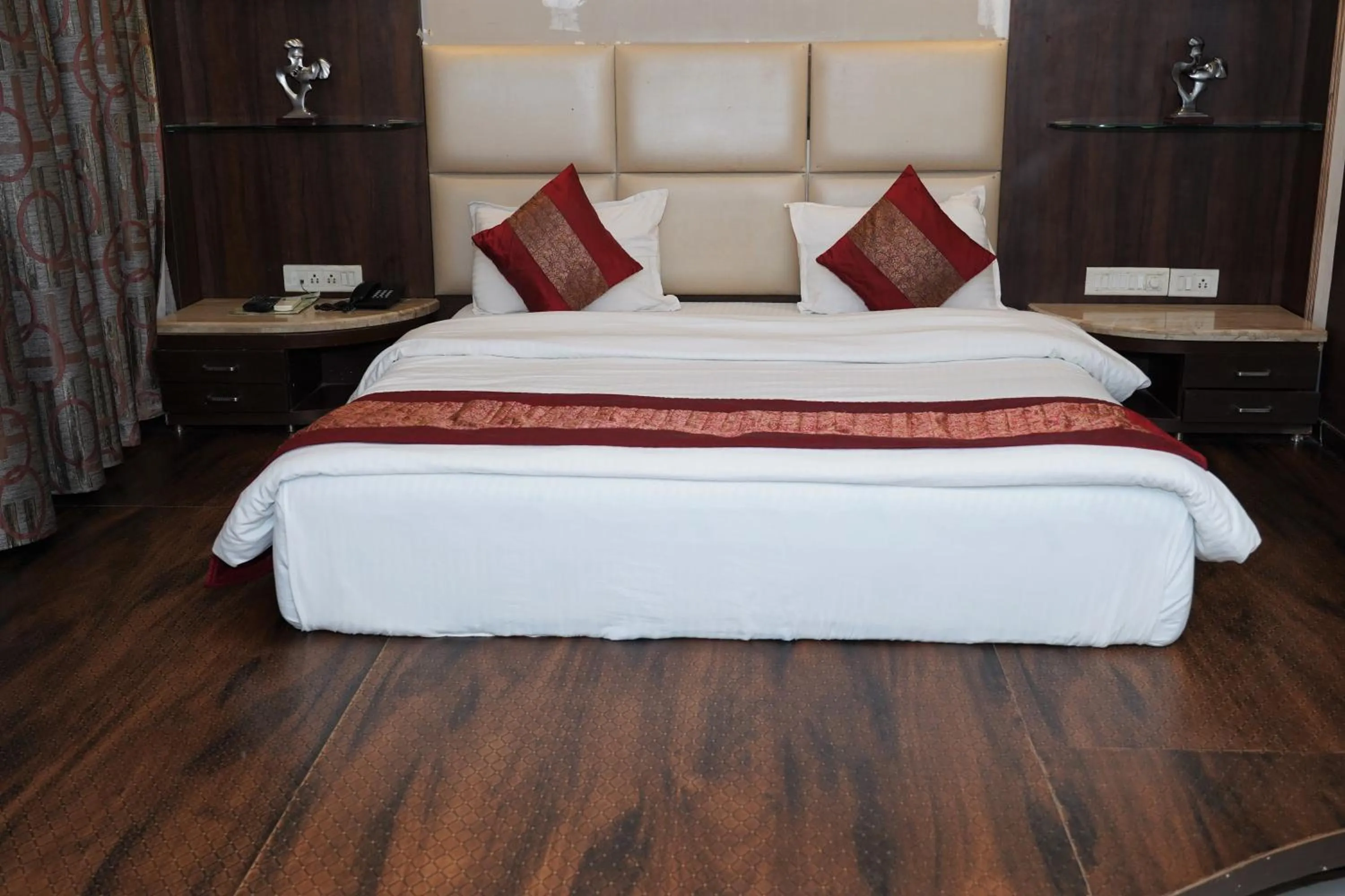 Bed in Marshall The Grand Hotel