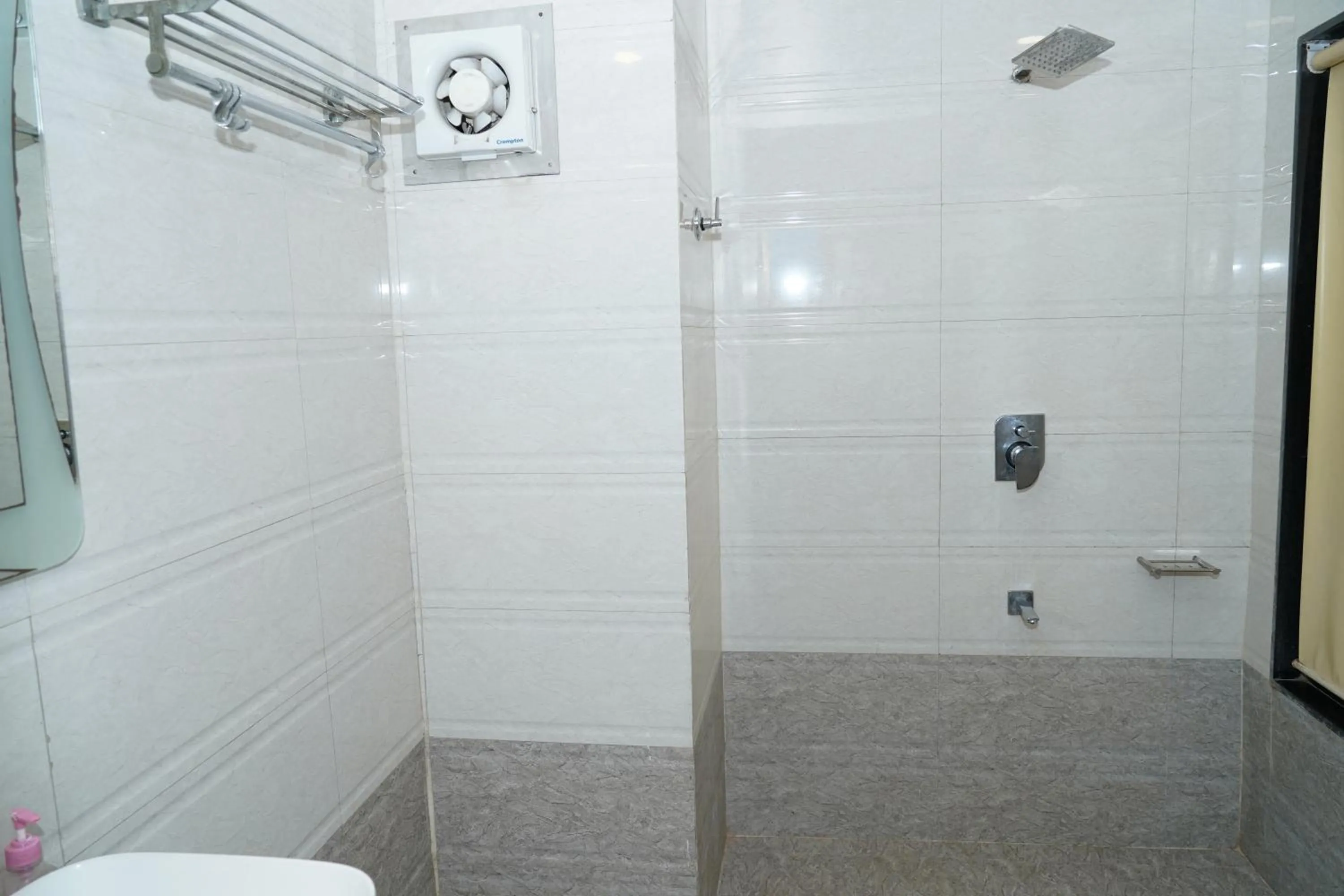 Shower in Marshall The Grand Hotel