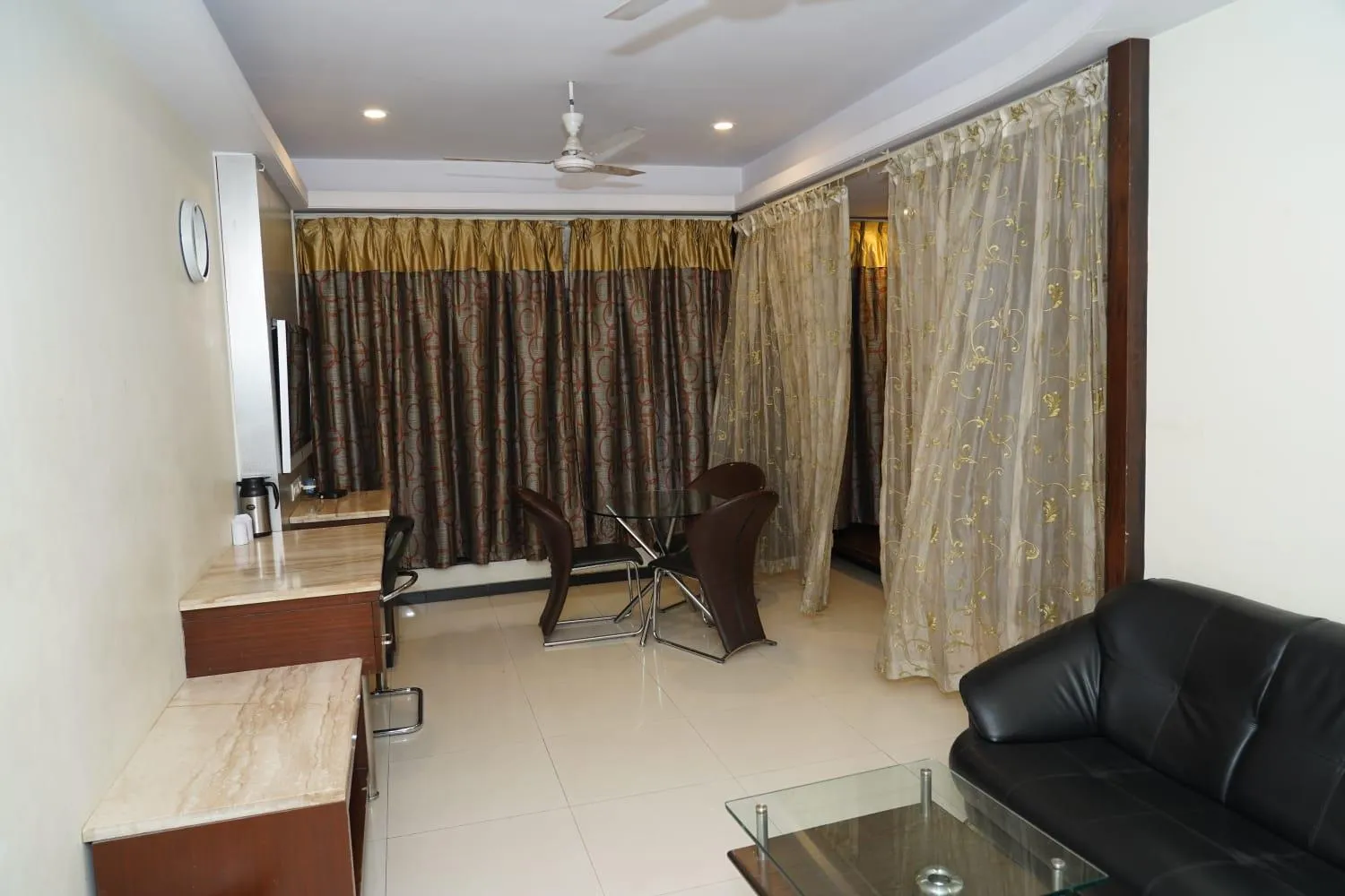 Bedroom in Marshall The Grand Hotel