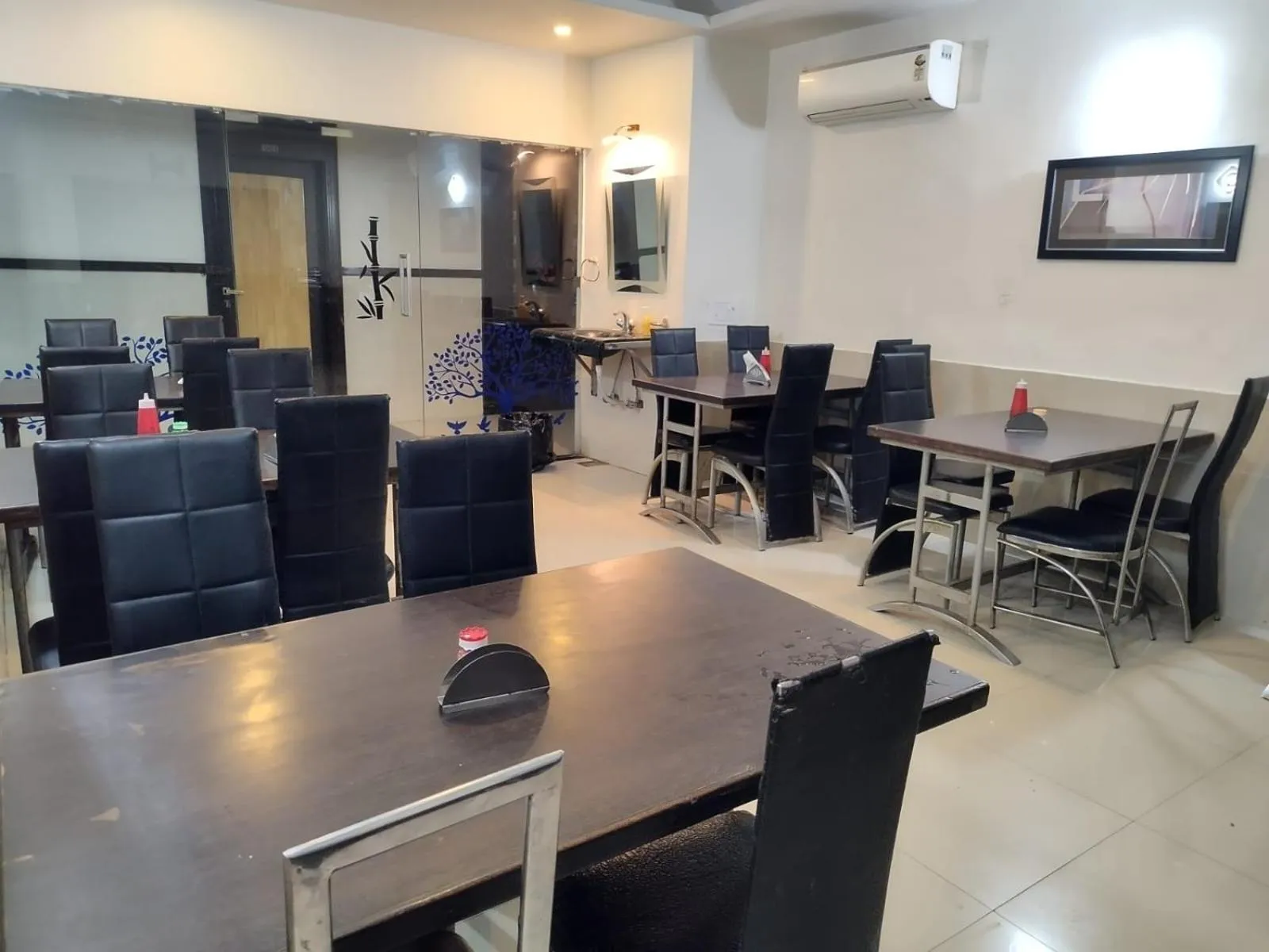 Restaurant/places to eat in Marshall The Grand Hotel