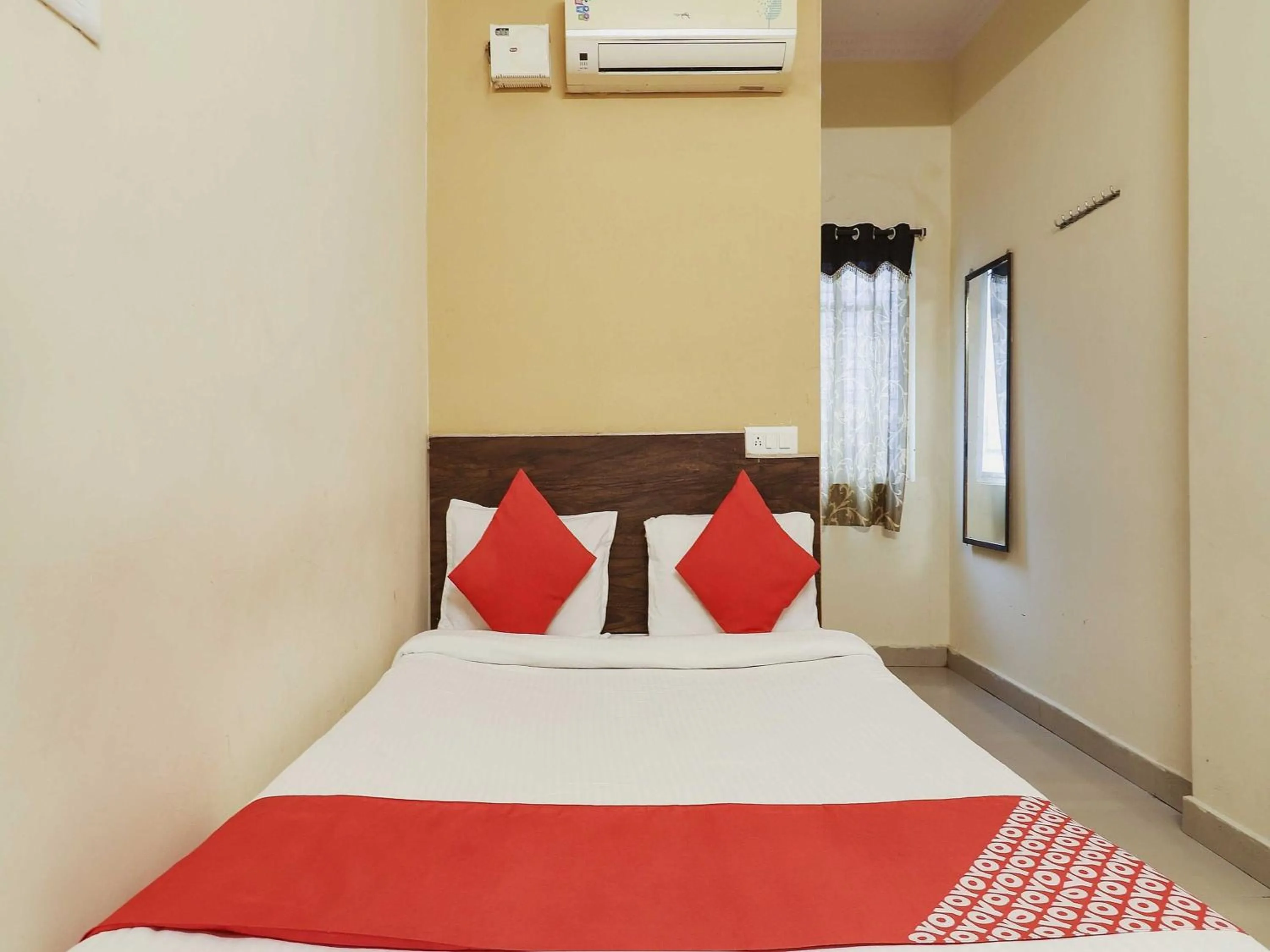 Bedroom in Hotel O Sai Pariwar