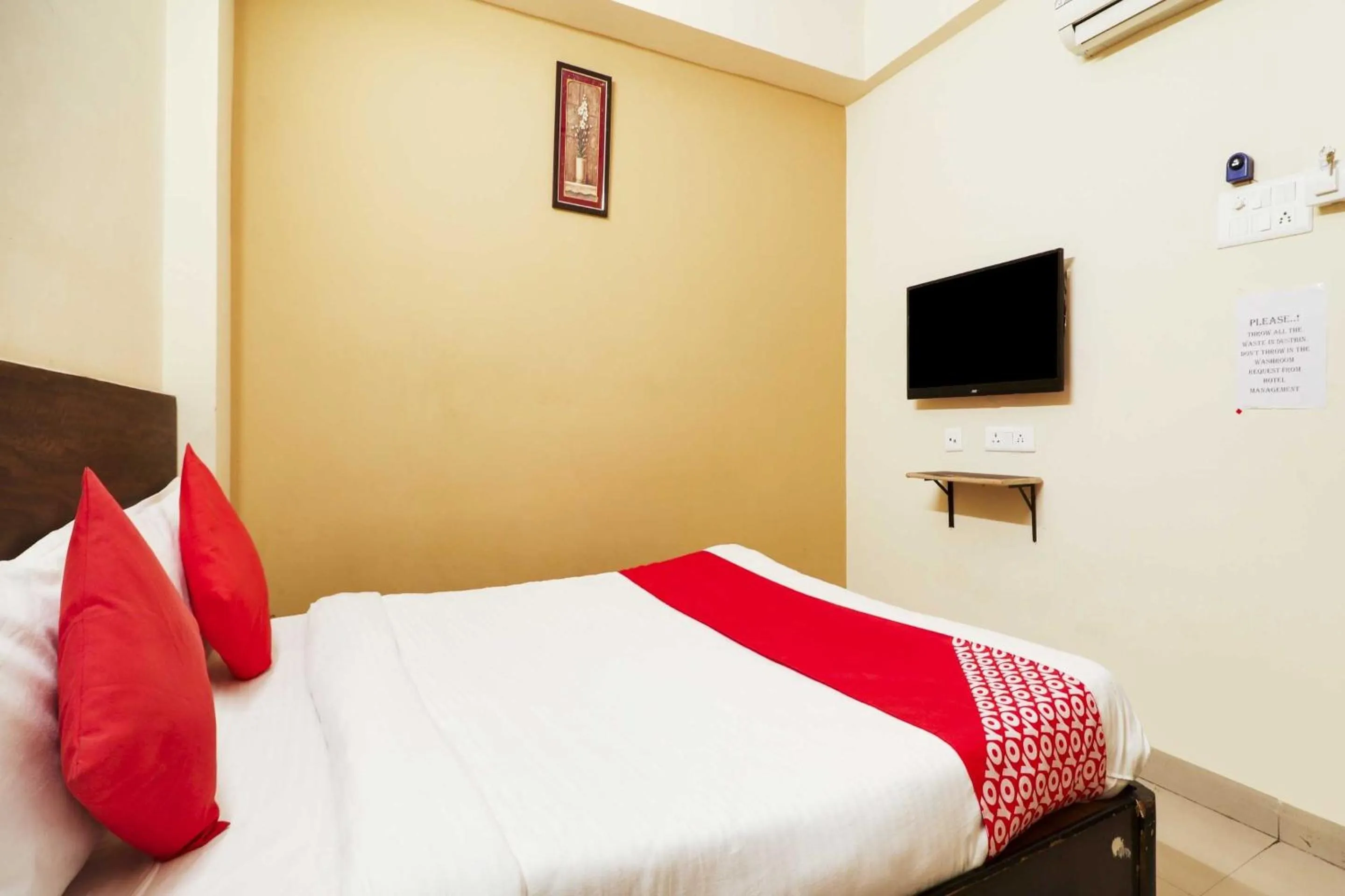 Bedroom in Hotel O Sai Pariwar