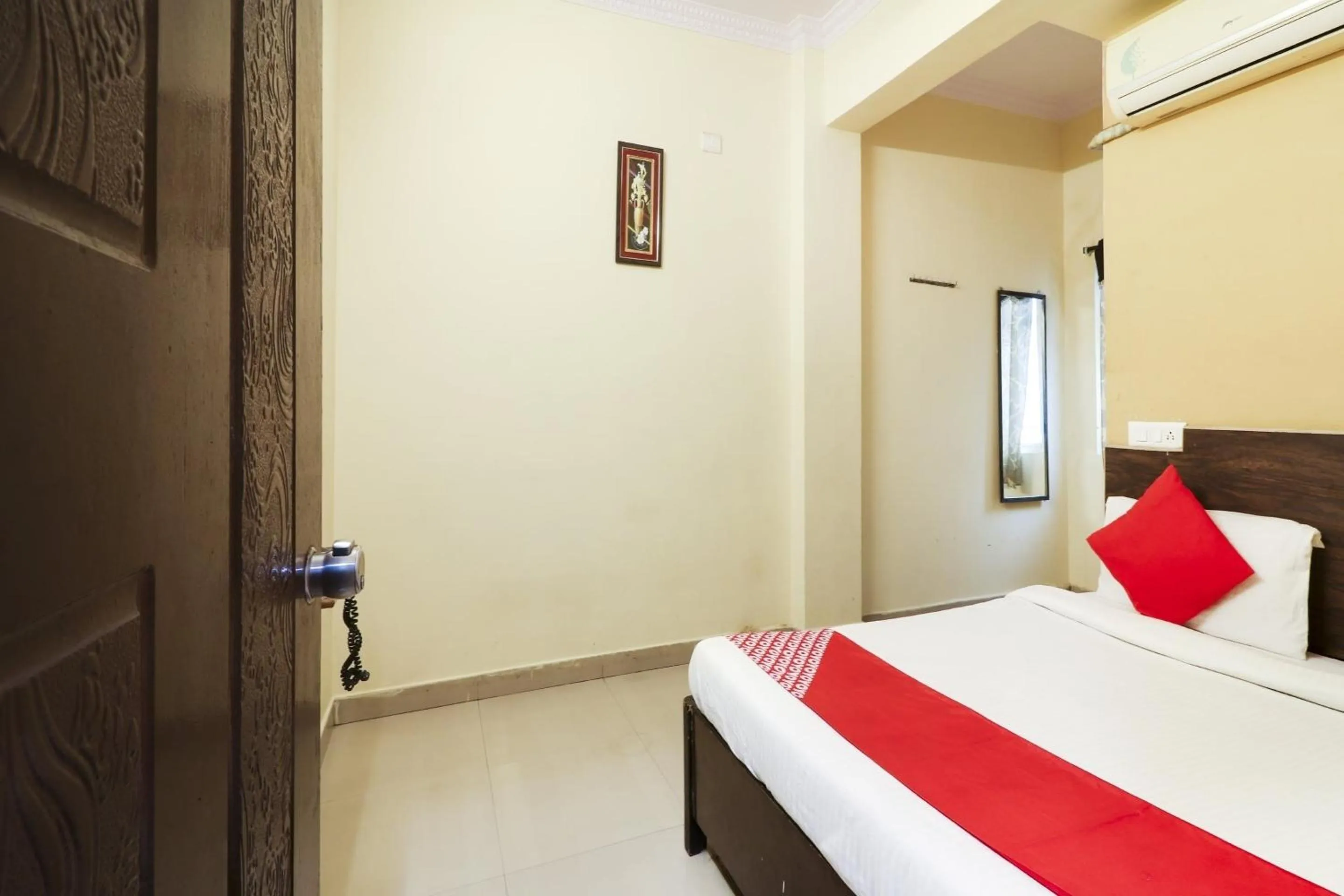 Bedroom in Hotel O Sai Pariwar