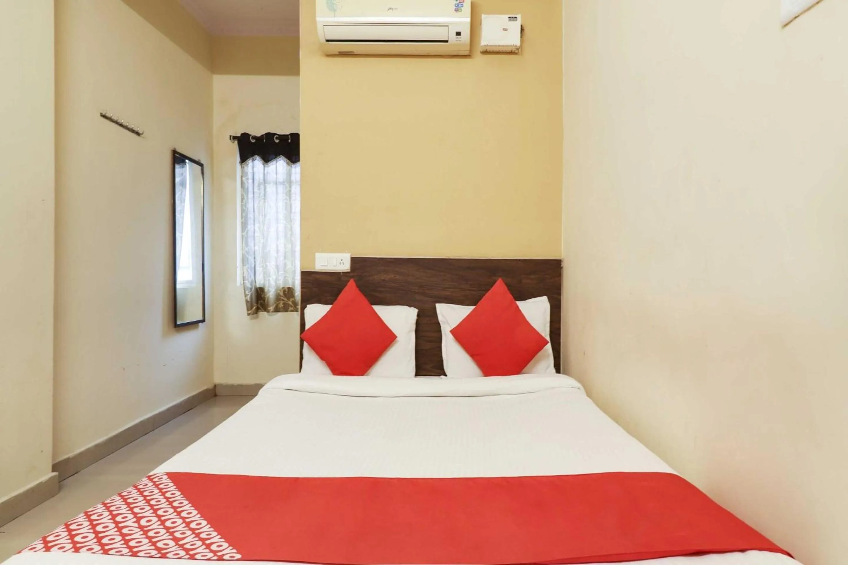 Bedroom in Hotel O Sai Pariwar