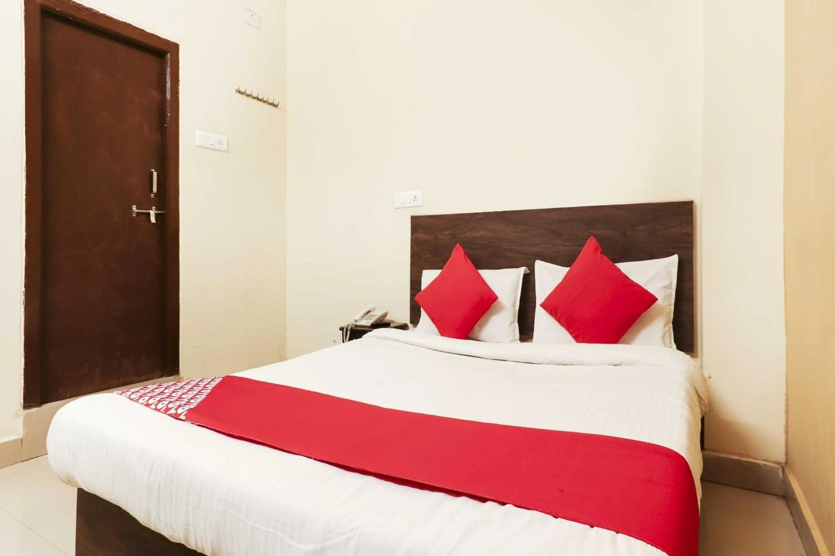 Bedroom in Hotel O Sai Pariwar