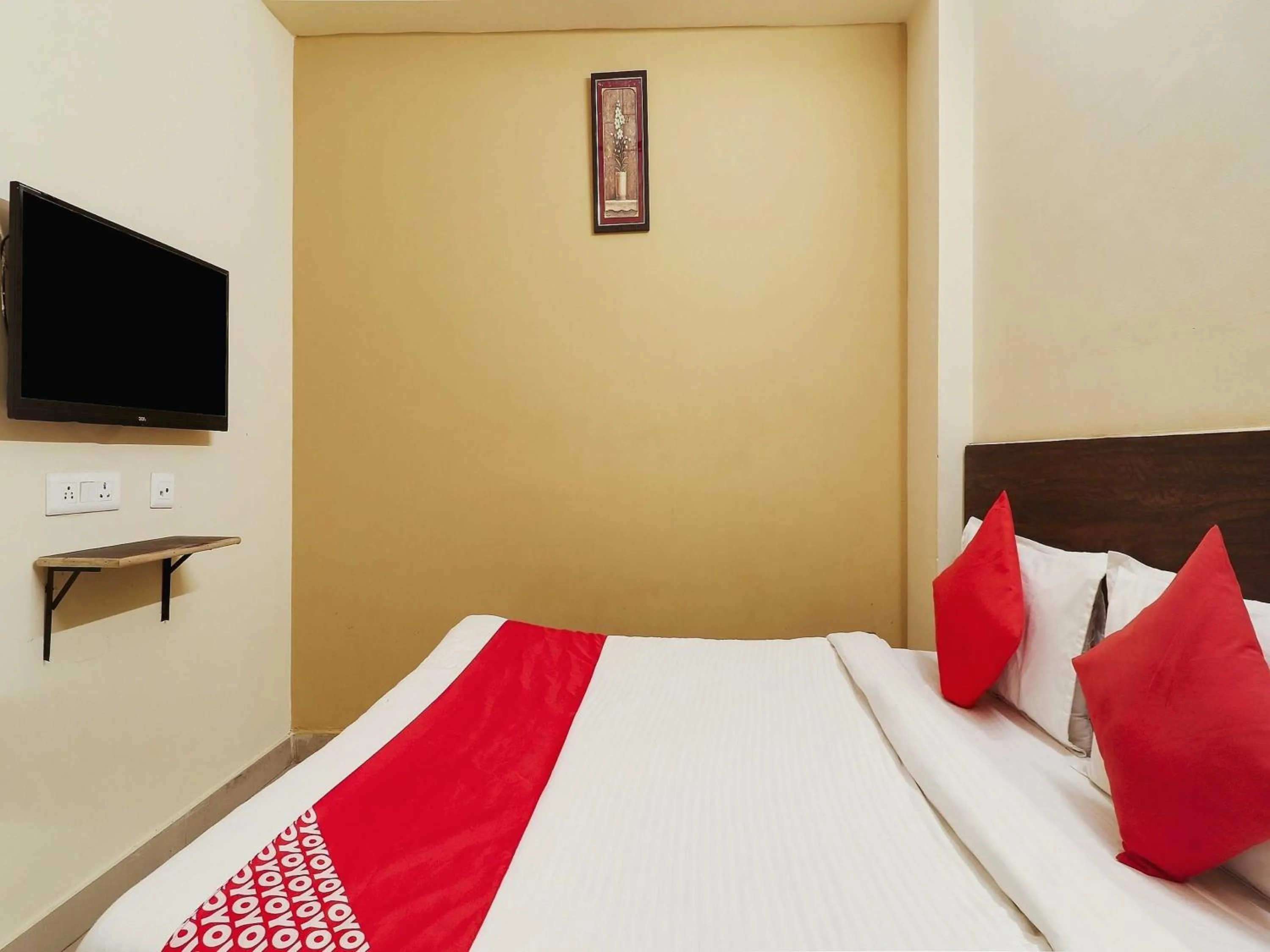 Bedroom in Hotel O Sai Pariwar