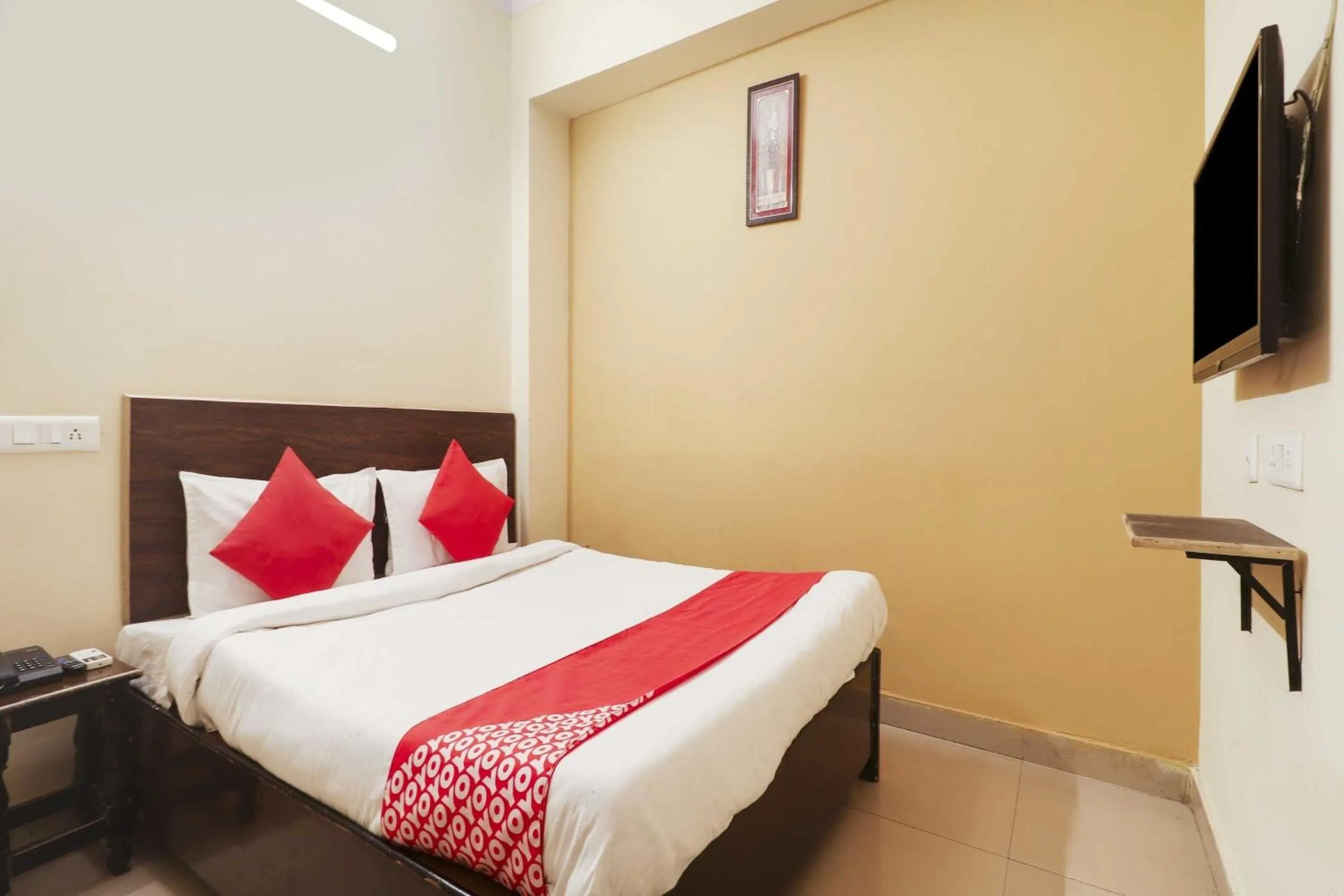 Bedroom in Hotel O Sai Pariwar