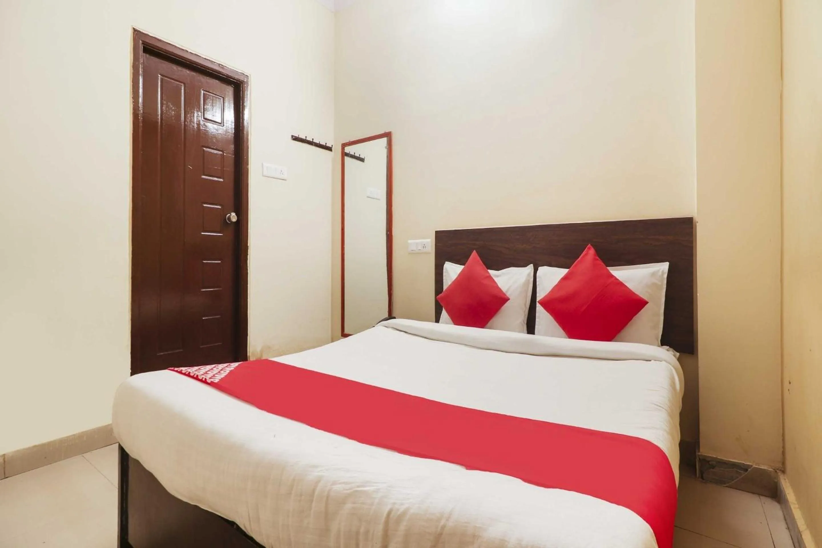 Bedroom in Hotel O Sai Pariwar