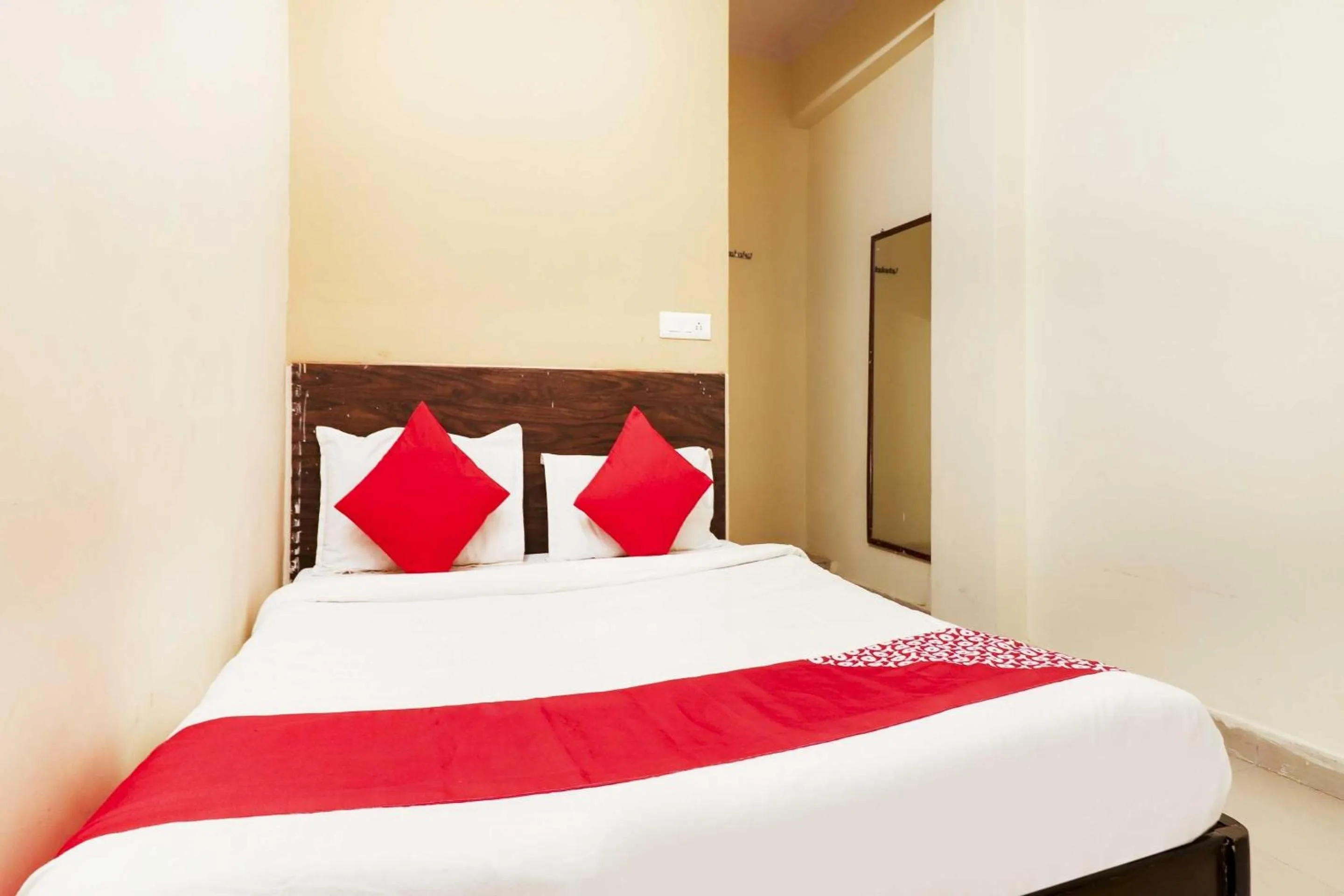 Bedroom in Hotel O Sai Pariwar