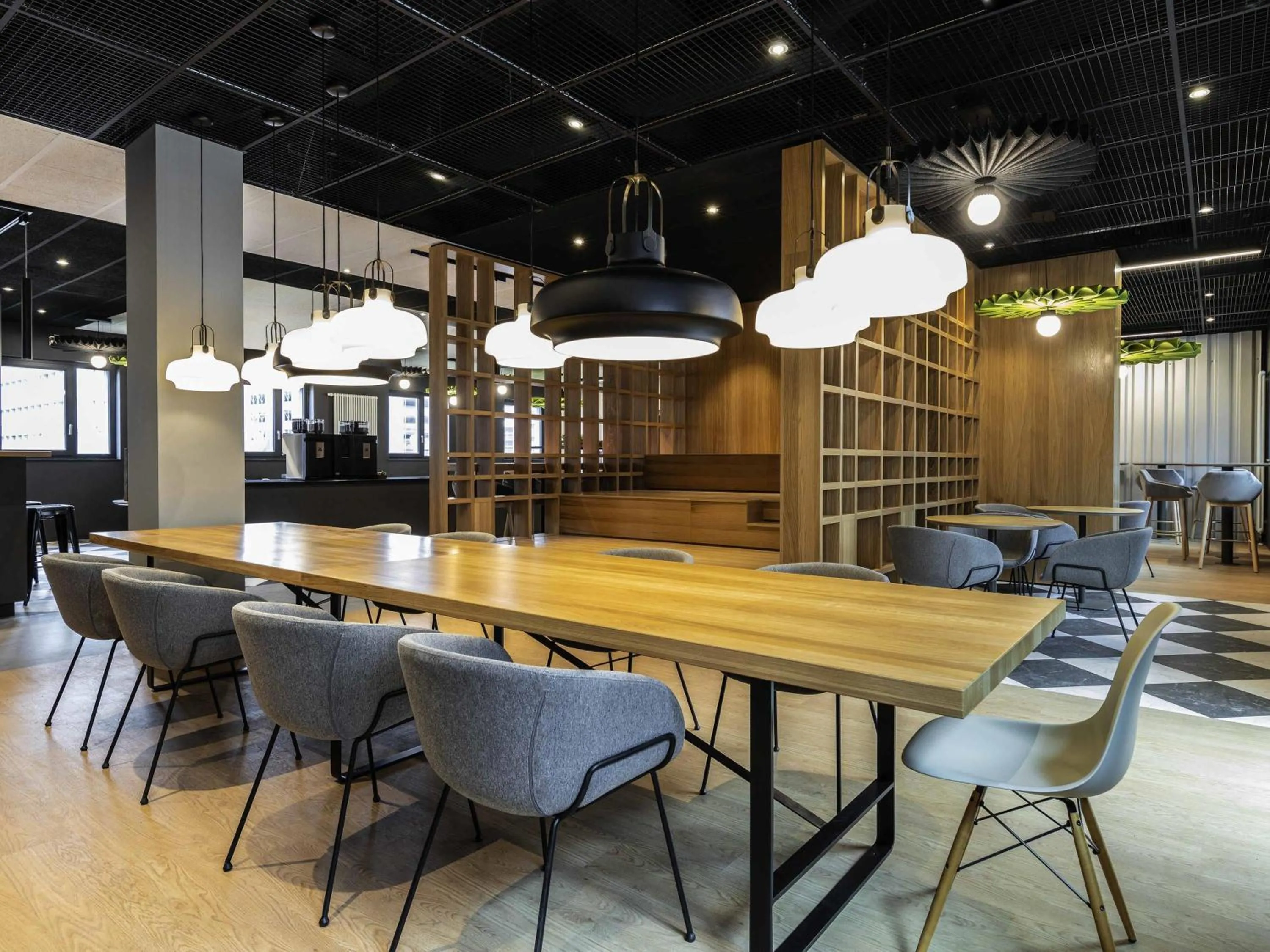 Lounge or bar in ibis Duesseldorf Airport