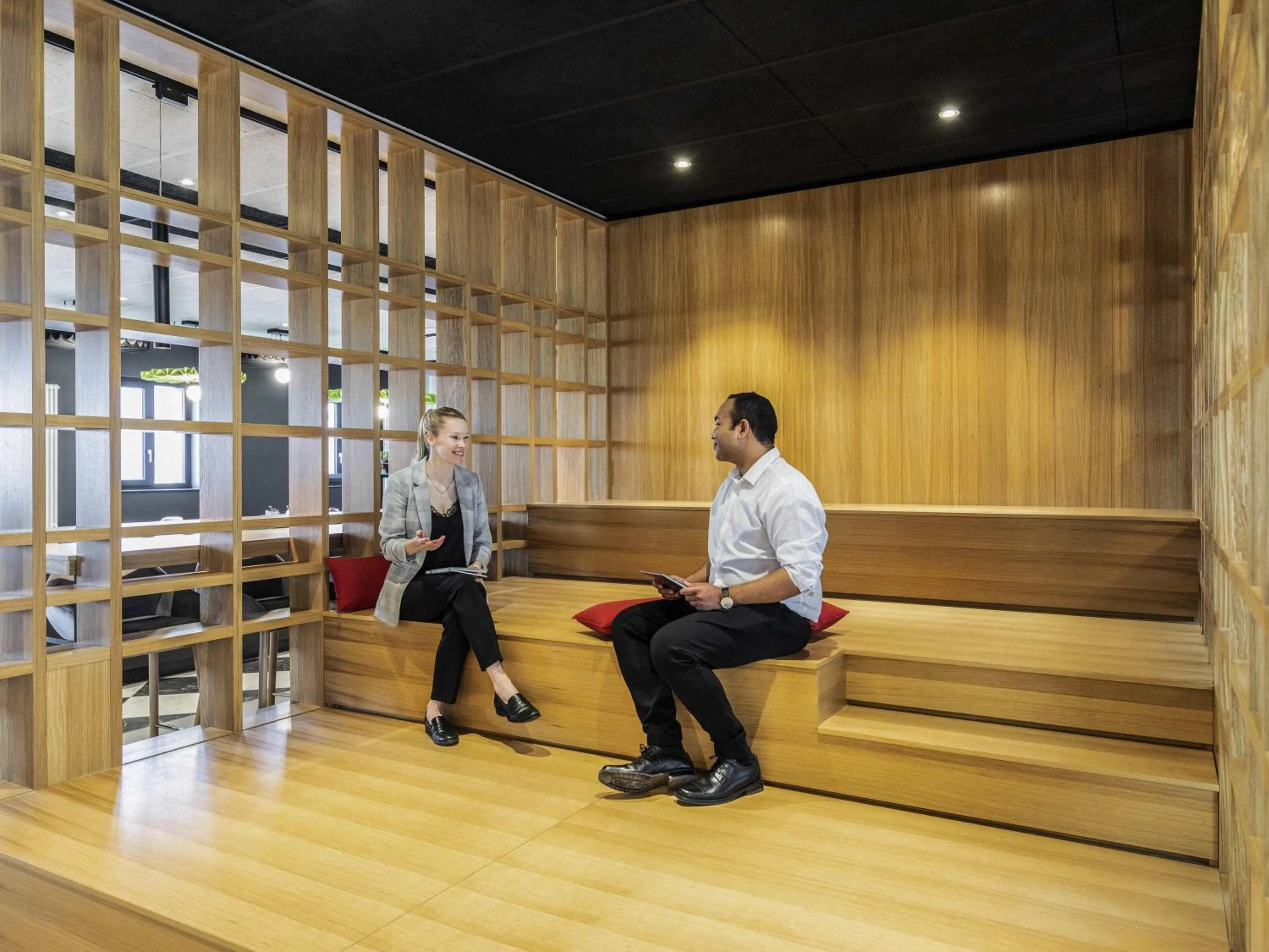 Restaurant/places to eat in ibis Duesseldorf Airport