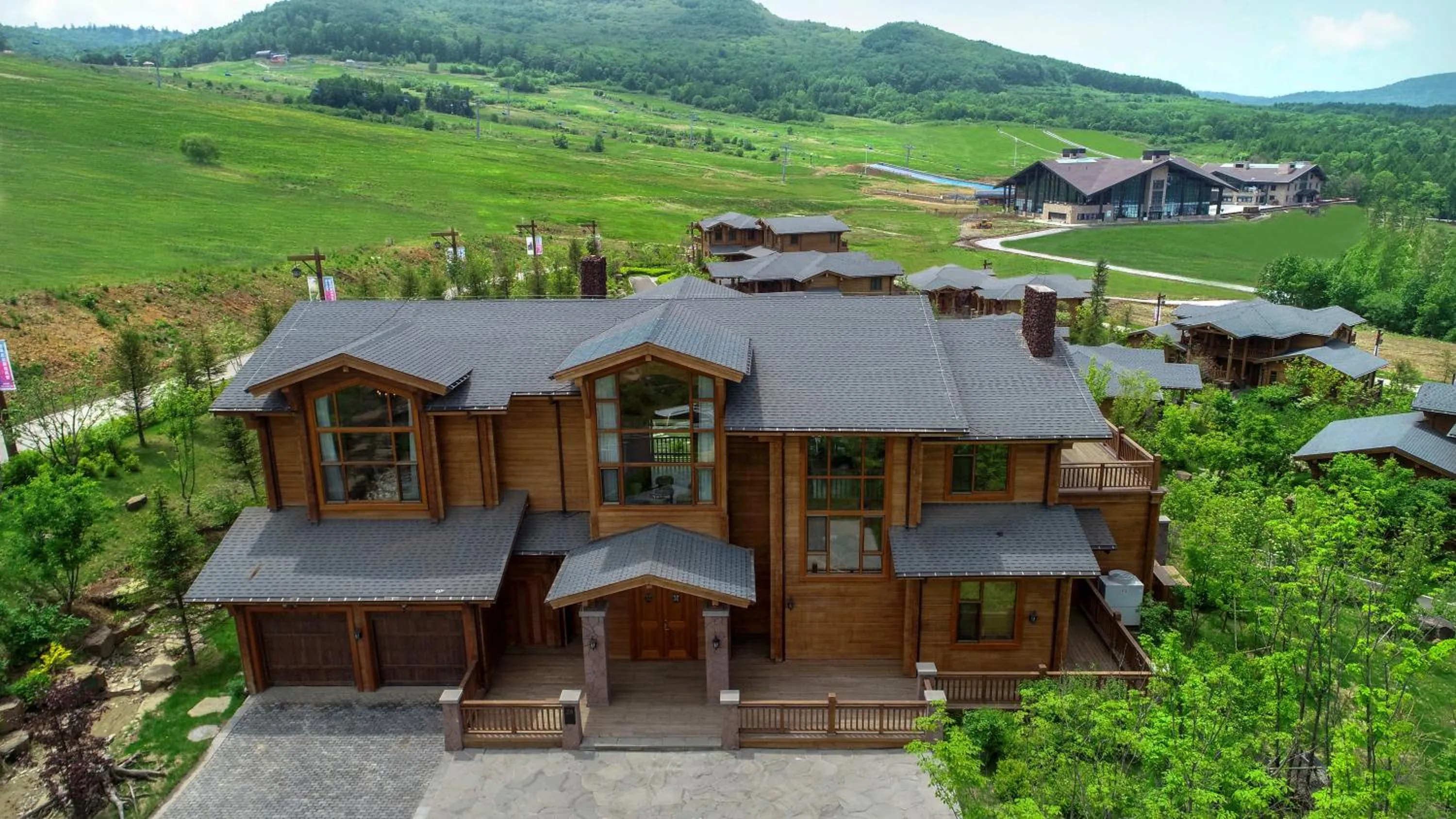 Property building in Swissôtel Resort Changbaishan