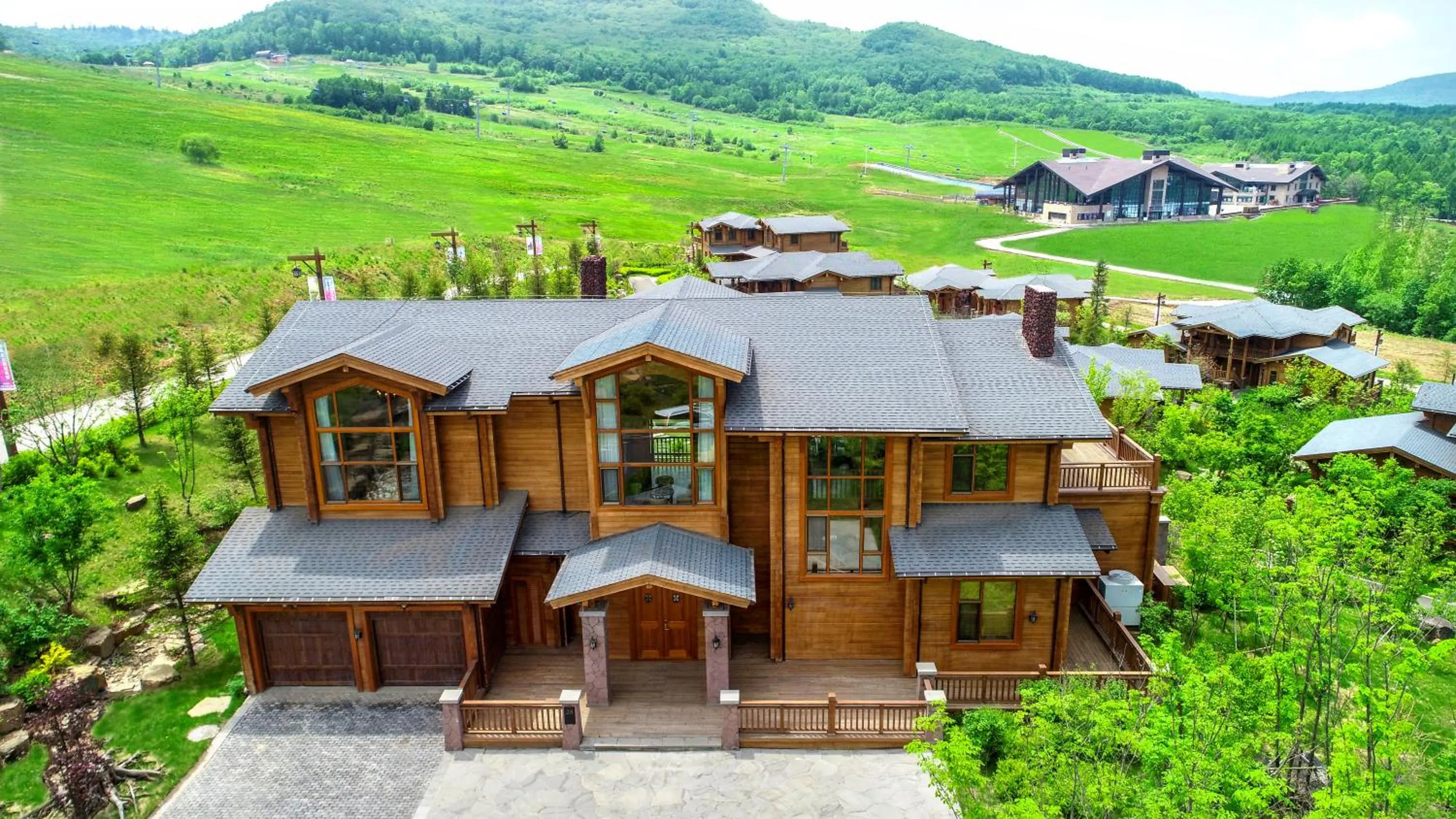 Property building in Swissôtel Resort Changbaishan