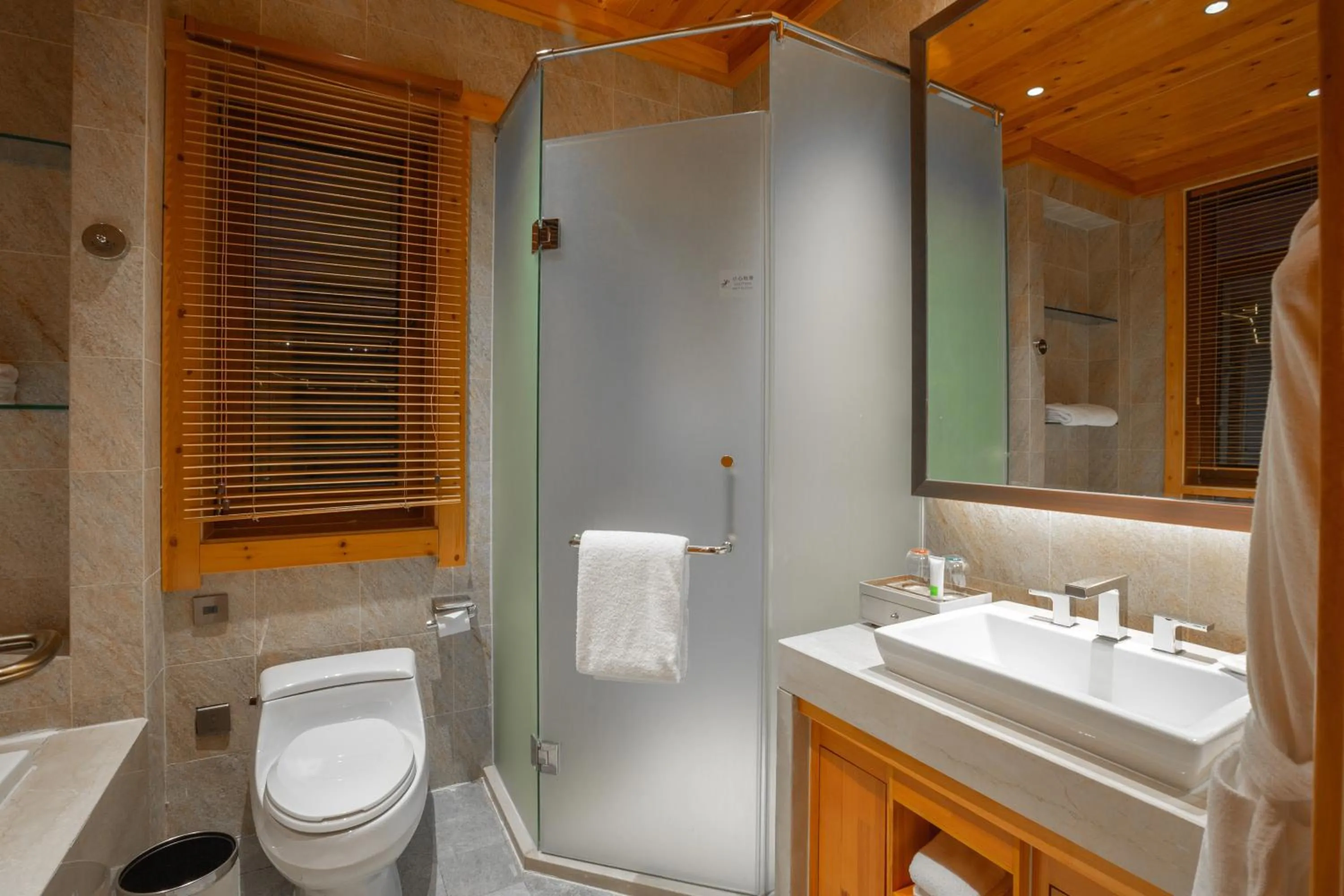 Shower in Swissôtel Resort Changbaishan