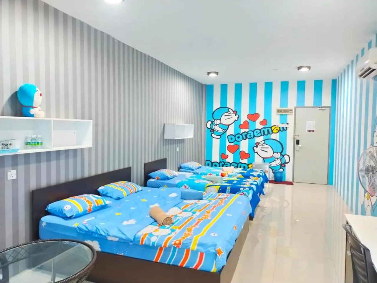 Photo of the whole room, Bed in ANTZ Village Studio