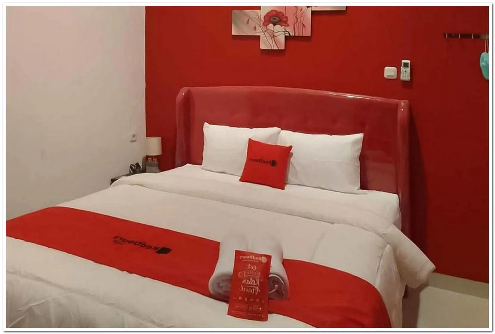 Bedroom, Bed in RedDoorz @ Sindangbarang Bogor