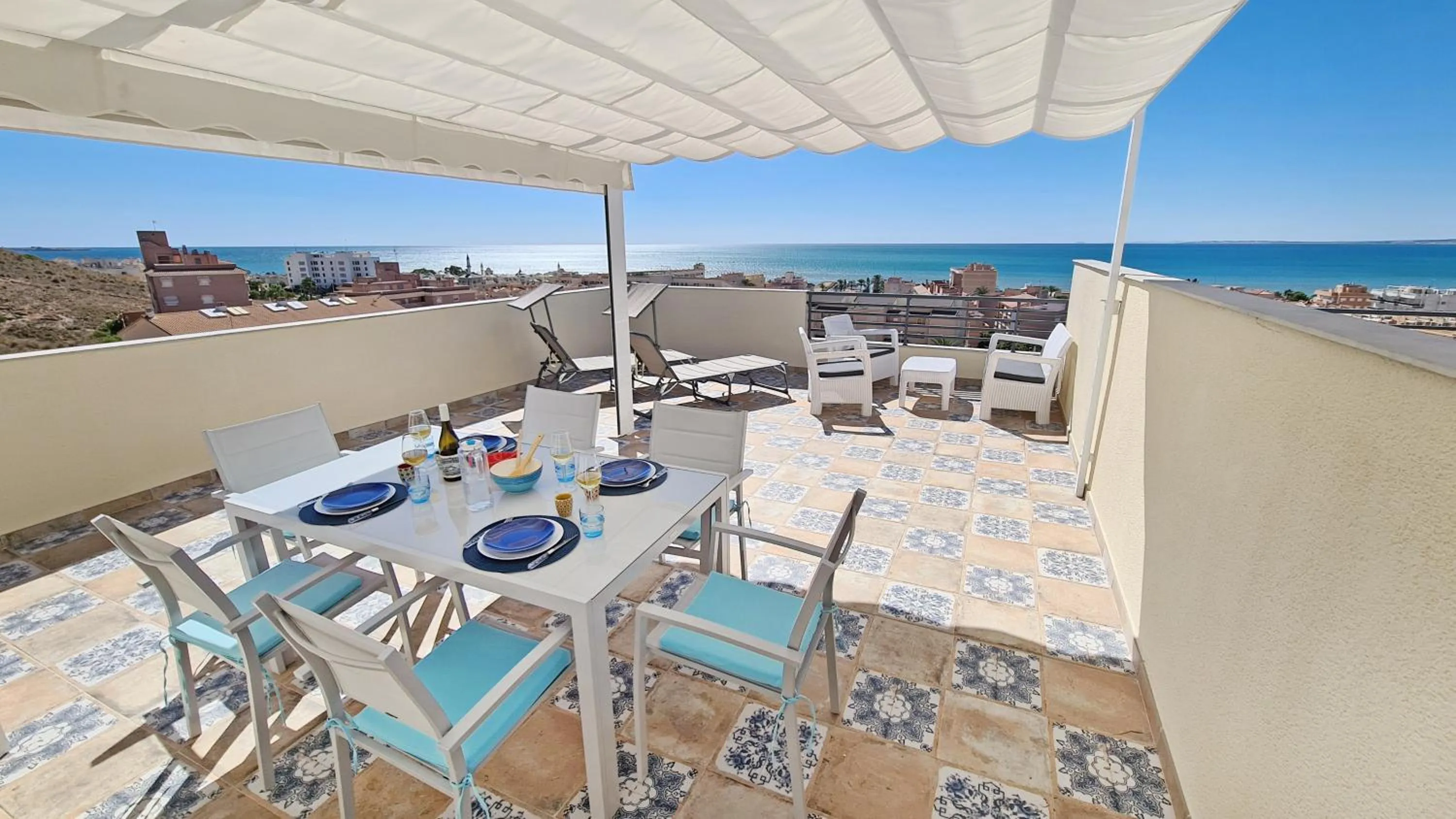 Penthouse with Panoramic View by NRAS