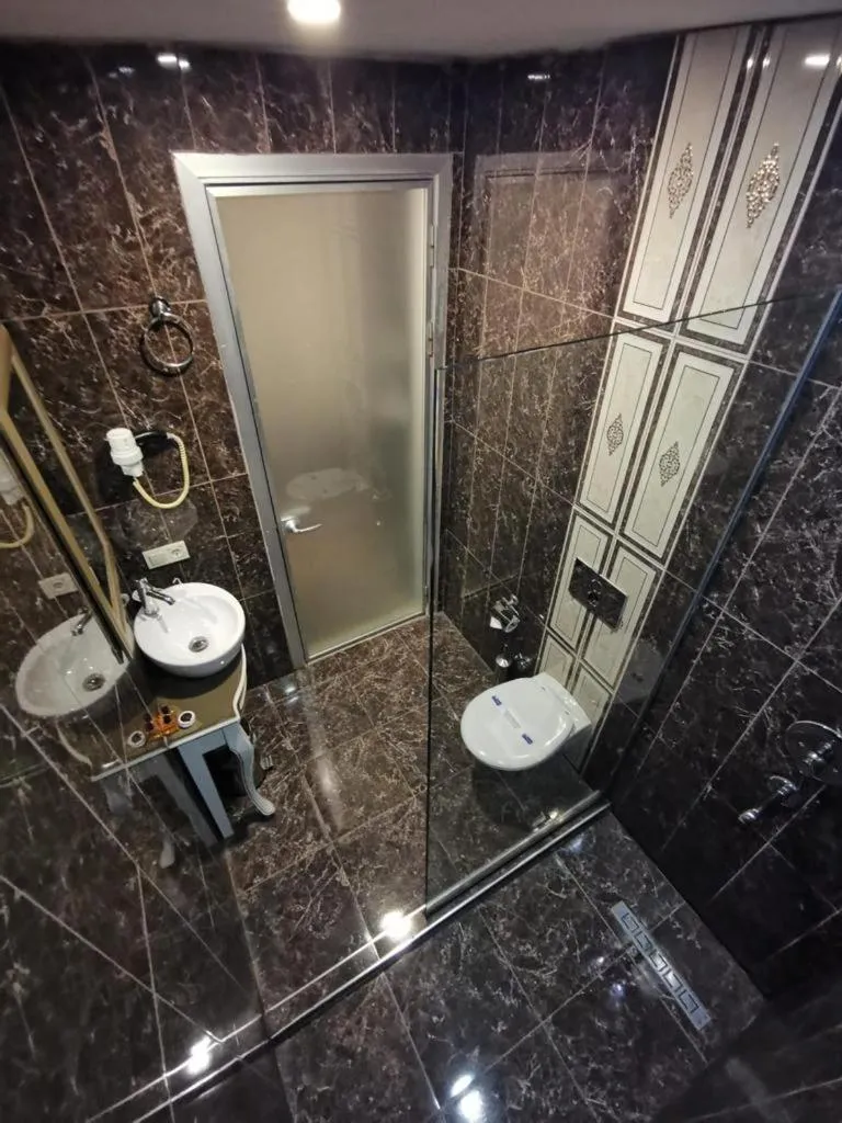 Shower in Taksim Cuento Hotel