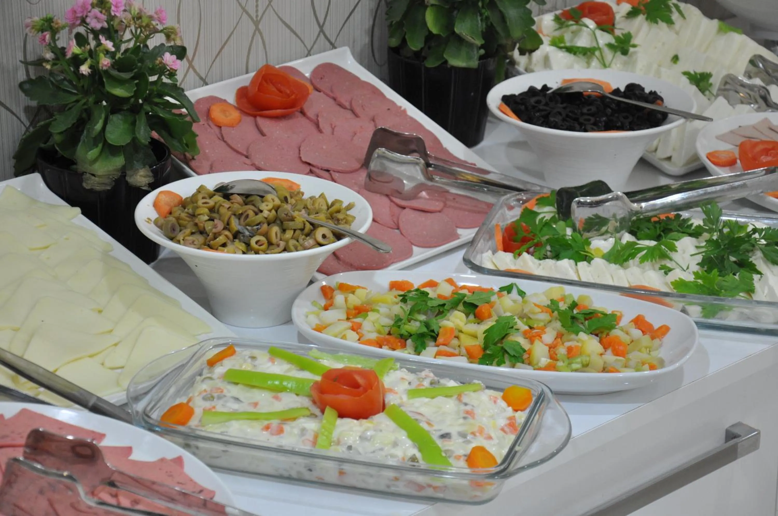 Restaurant/places to eat in Taksim Cuento Hotel