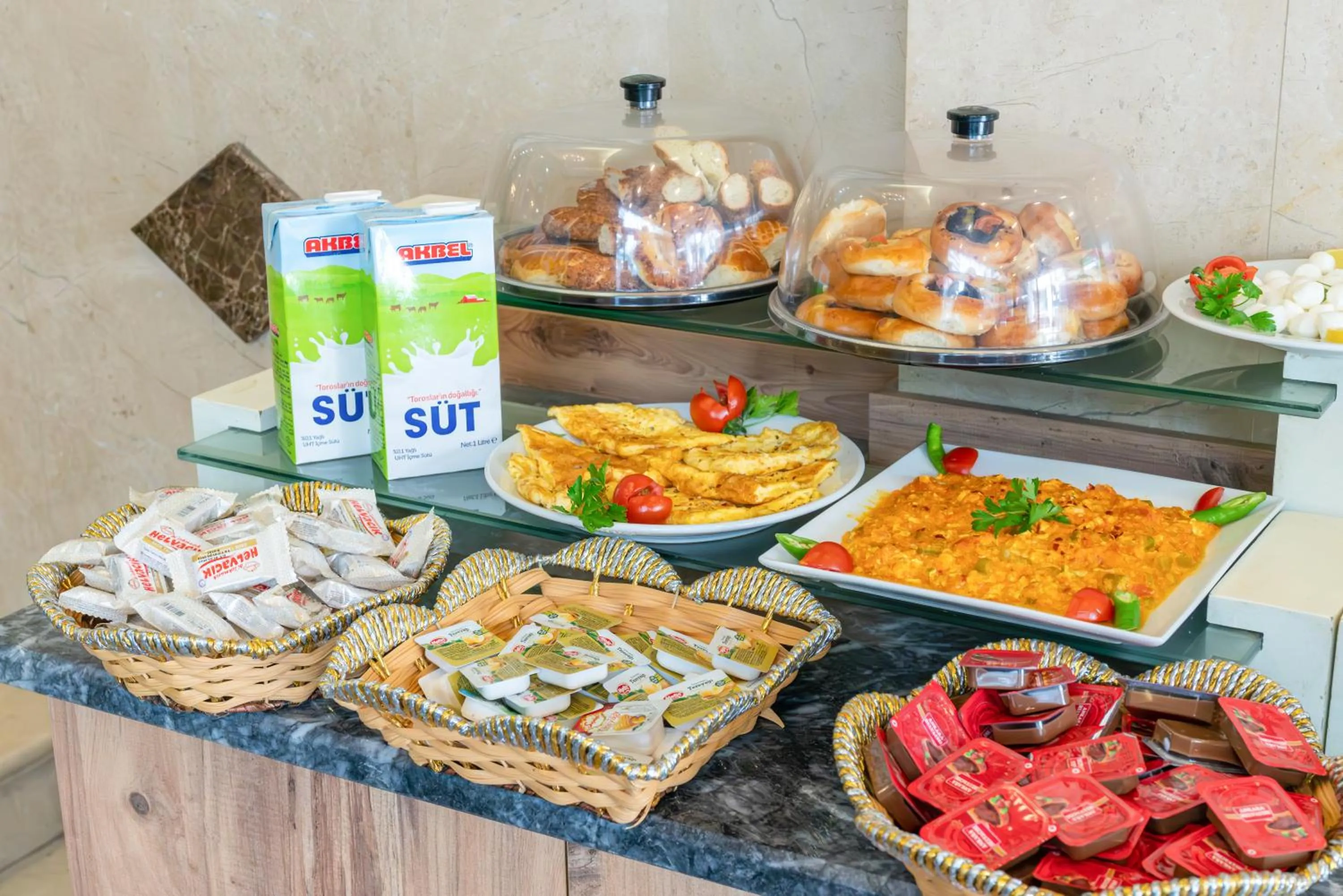 Buffet breakfast in Taksim Cuento Hotel