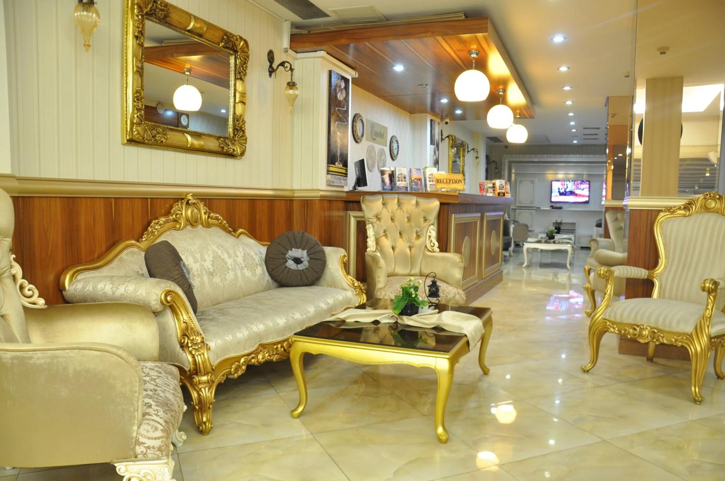 Lobby or reception in Taksim Cuento Hotel
