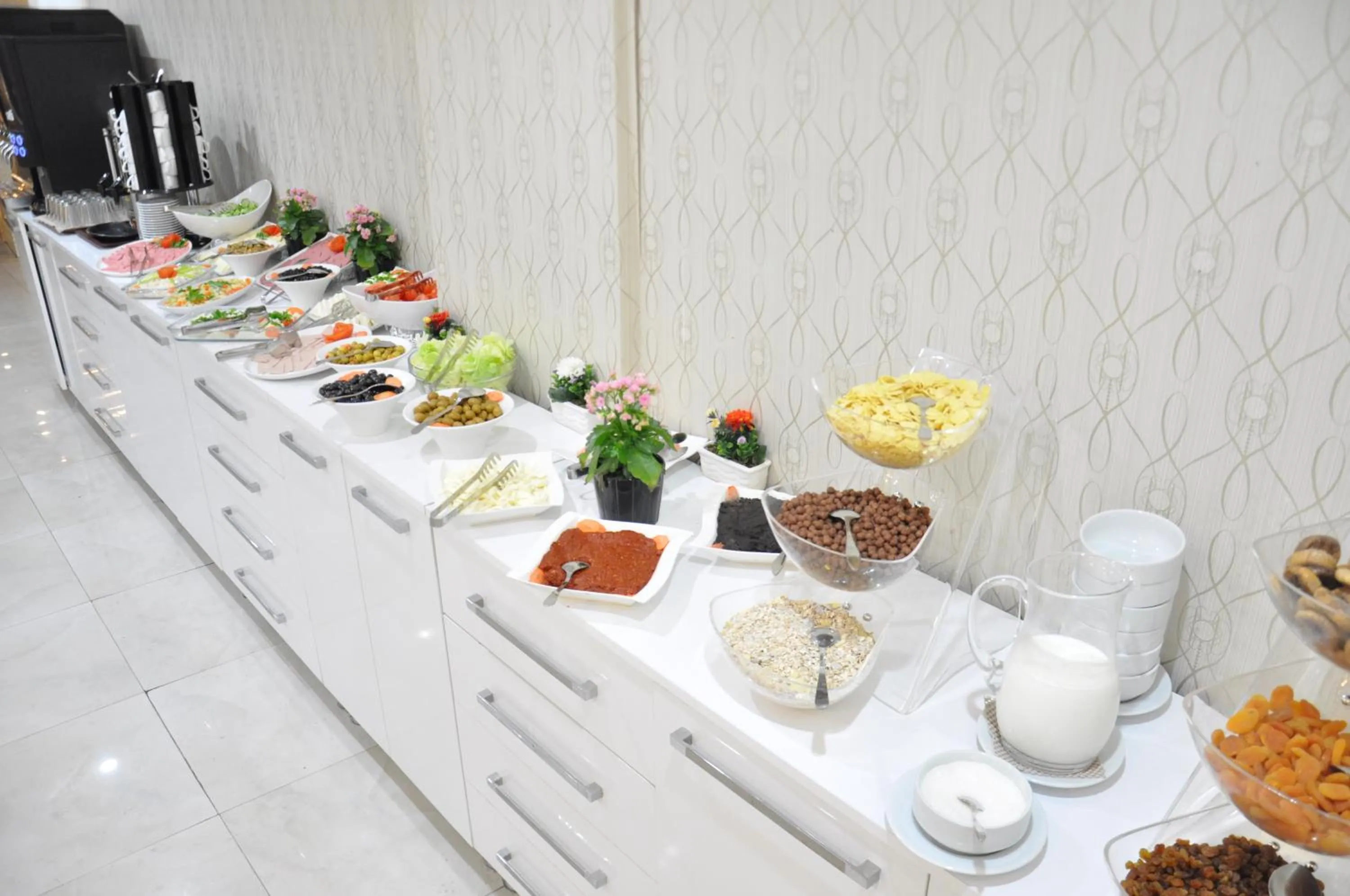Restaurant/places to eat in Taksim Cuento Hotel