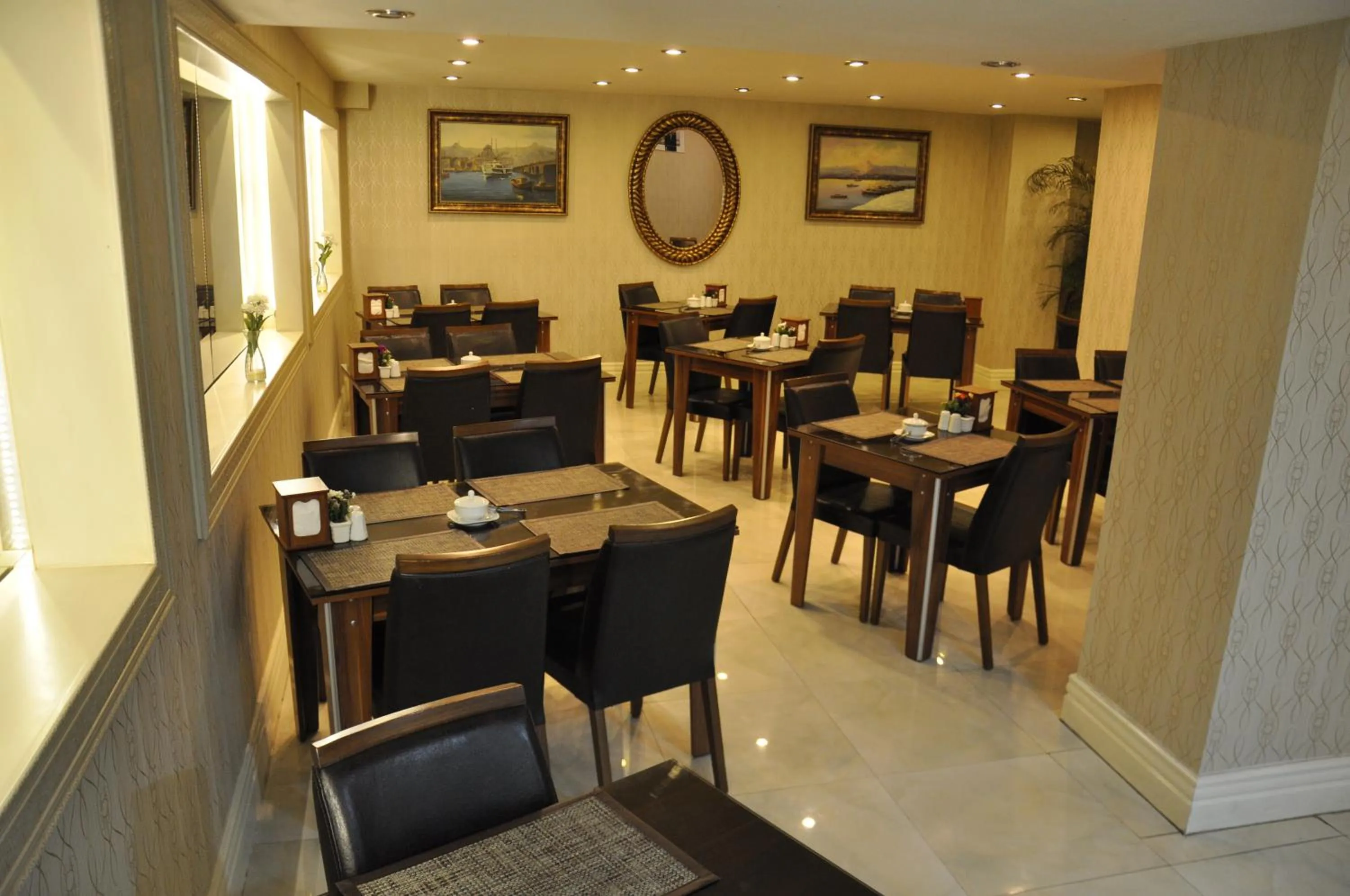 Restaurant/places to eat in Taksim Cuento Hotel