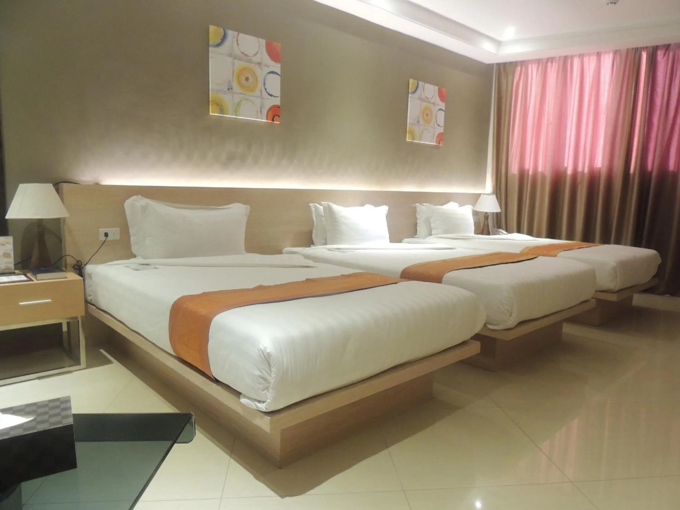 Photo of the whole room, Bed in Dela Chambre Hotel