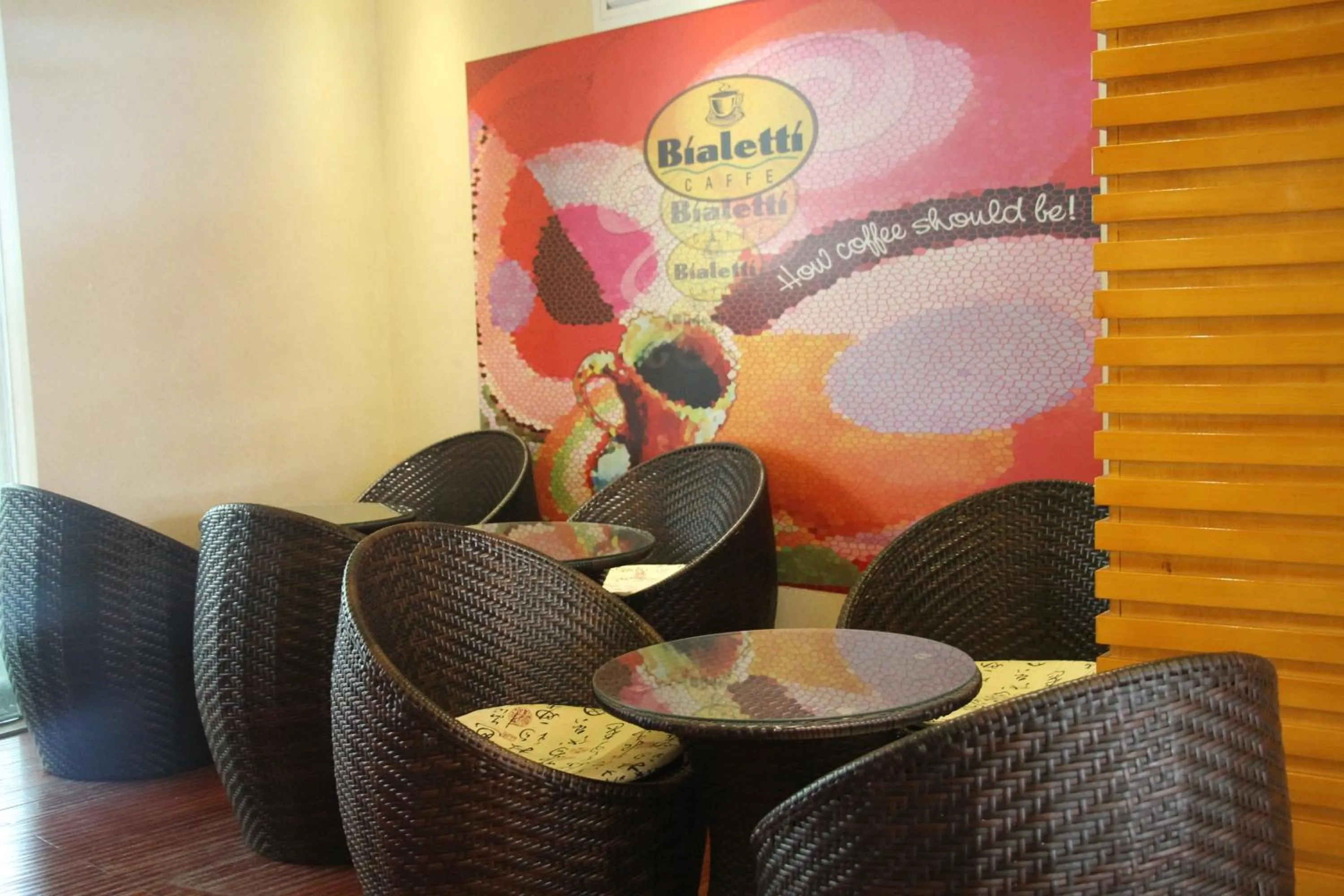 Communal lounge/ TV room in Dela Chambre Hotel