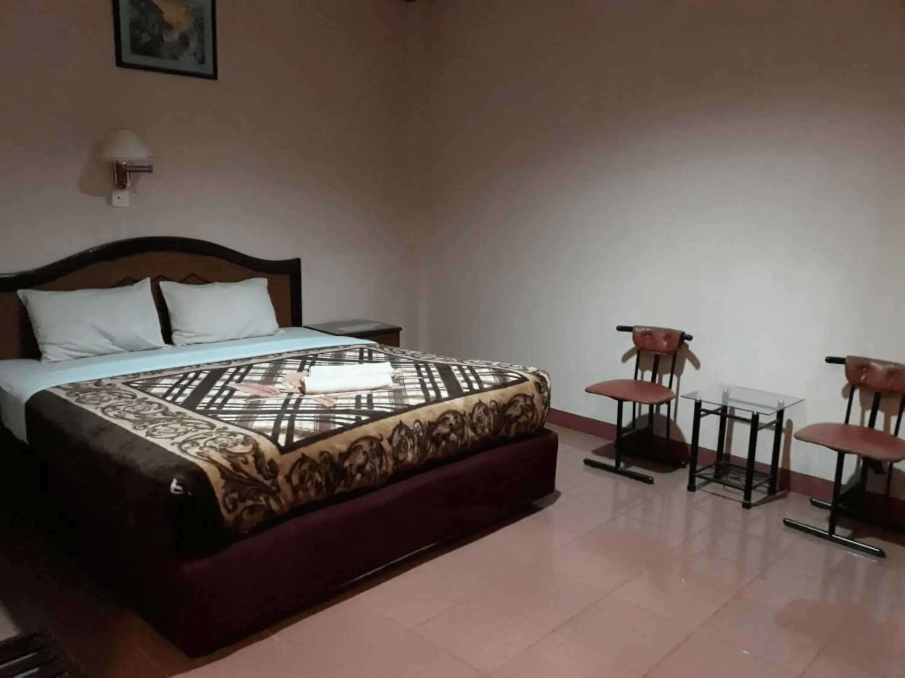 Bathroom, Bed in Hotel Parewisata