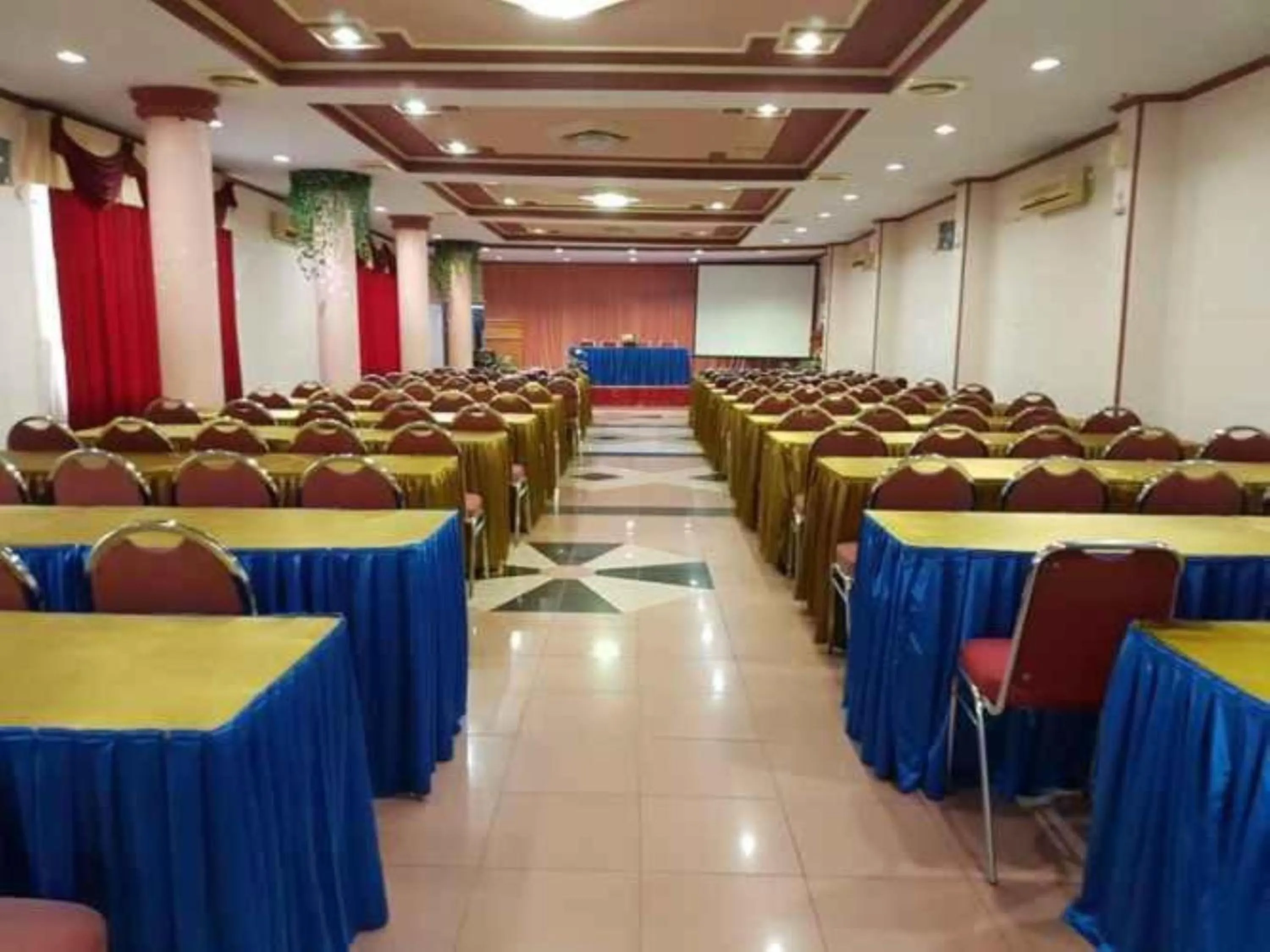 Meeting/conference room in Hotel Parewisata