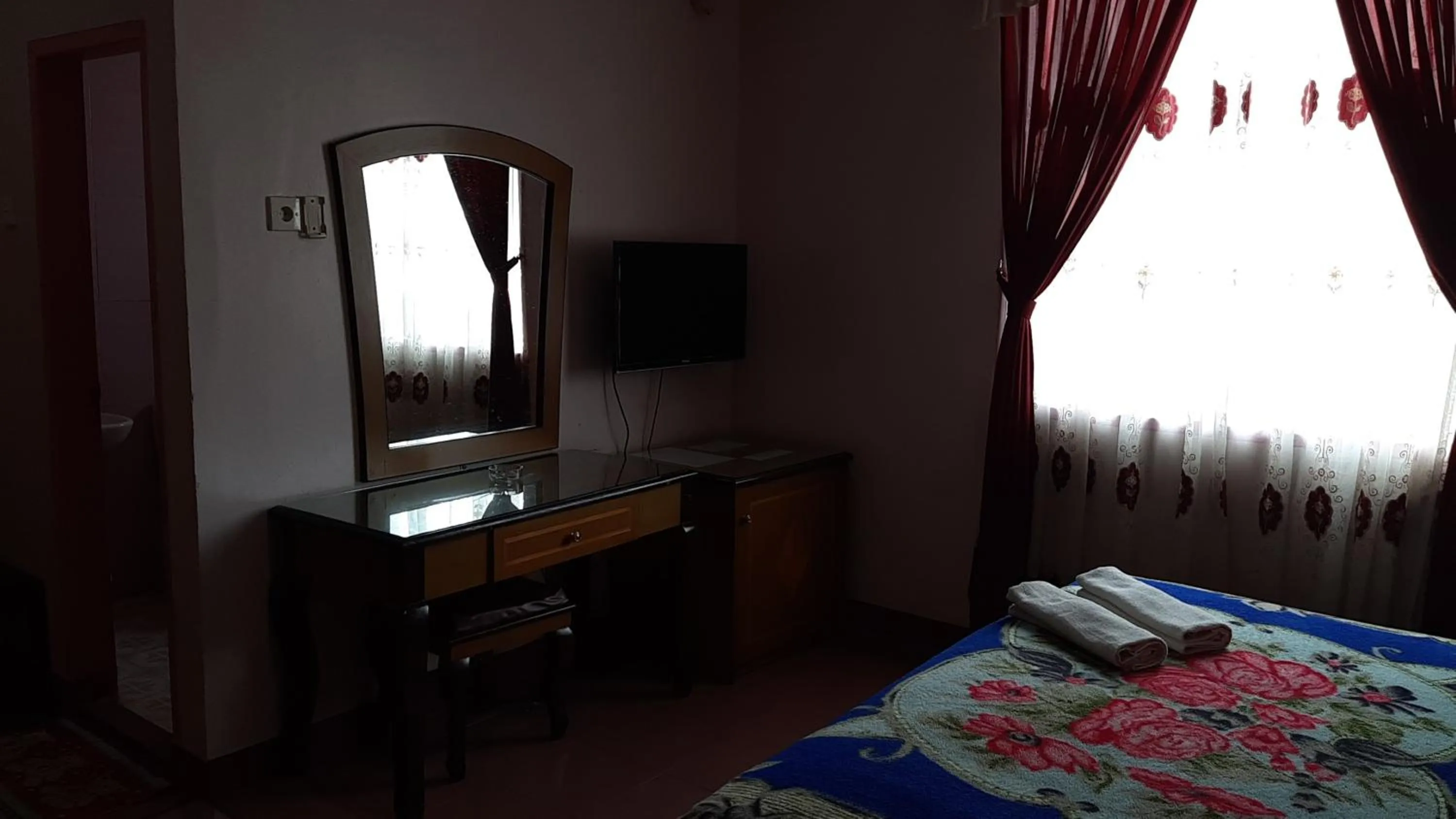 Bedroom, Bed in Hotel Parewisata