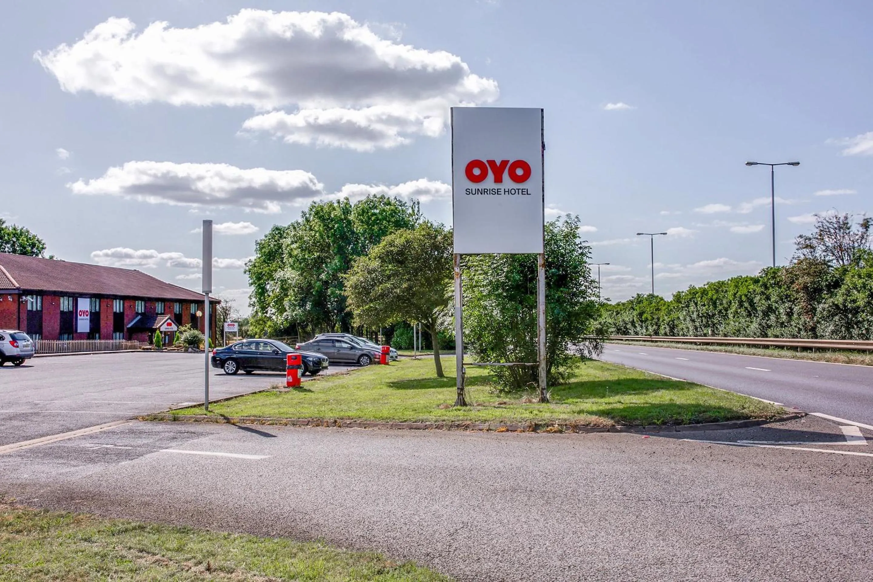Facade/entrance in OYO Sunrise Hotel, A46 N Leicester