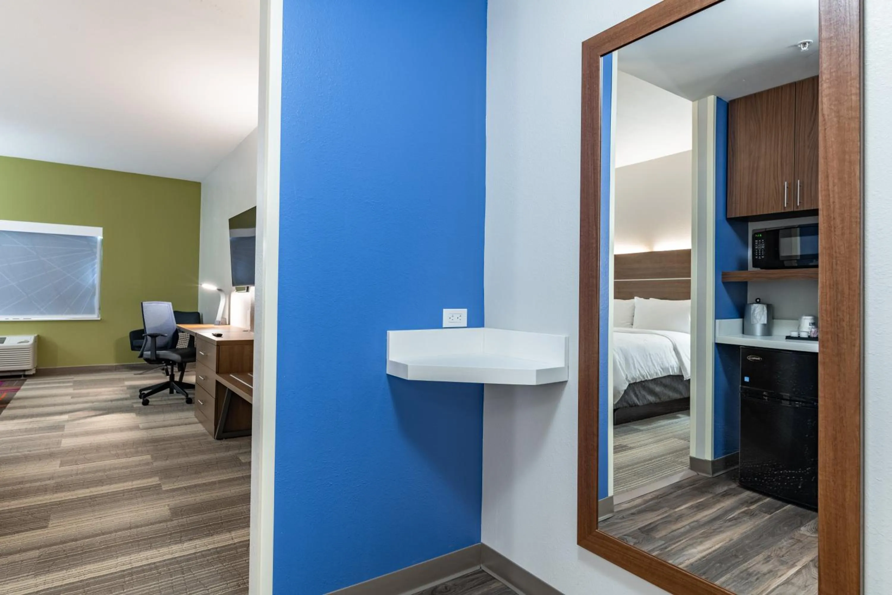 Photo of the whole room in Holiday Inn Express & Suites - Moundsville by IHG