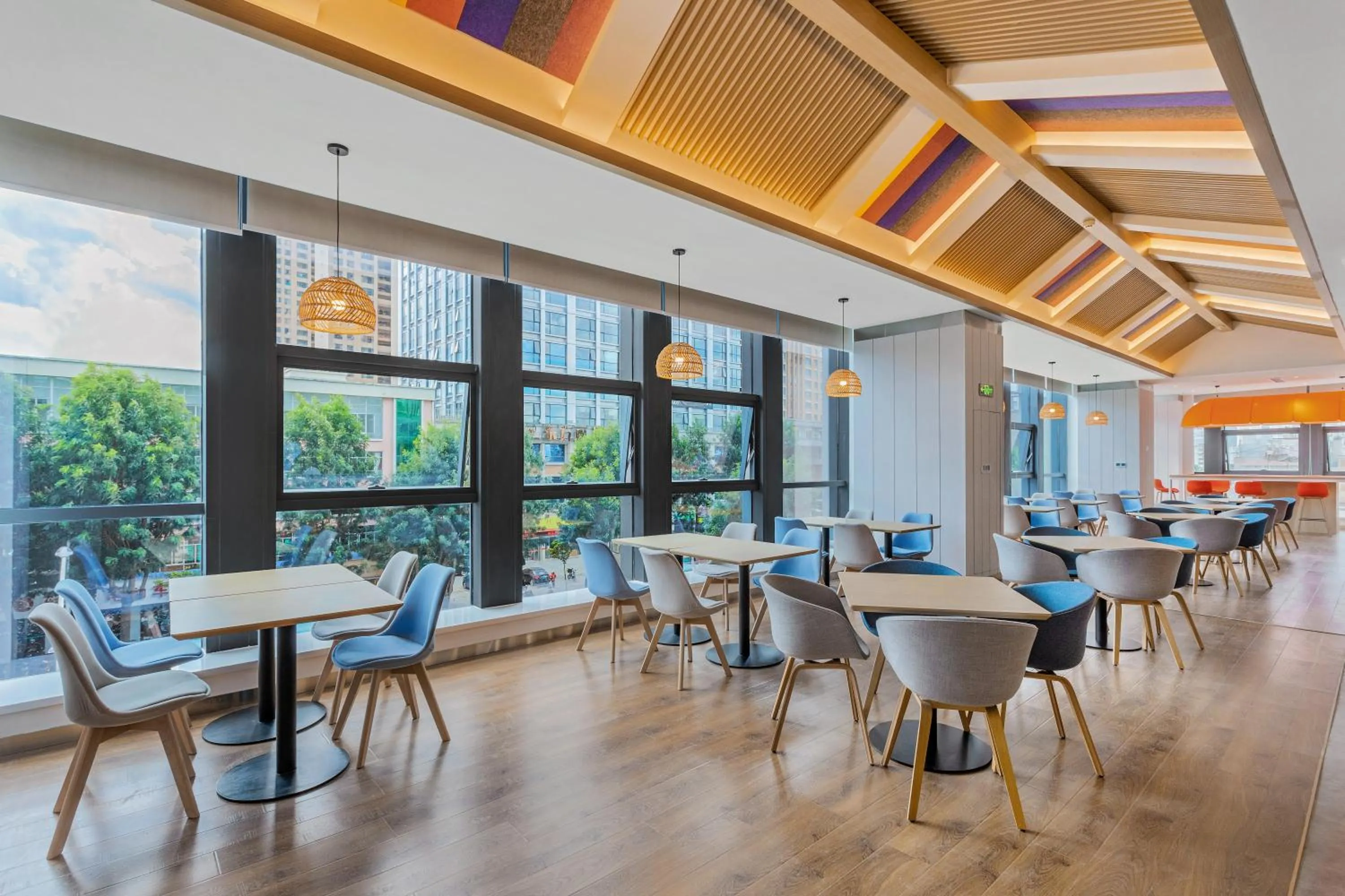 Lounge or bar in Holiday Inn Express Dali Xiaguan by IHG