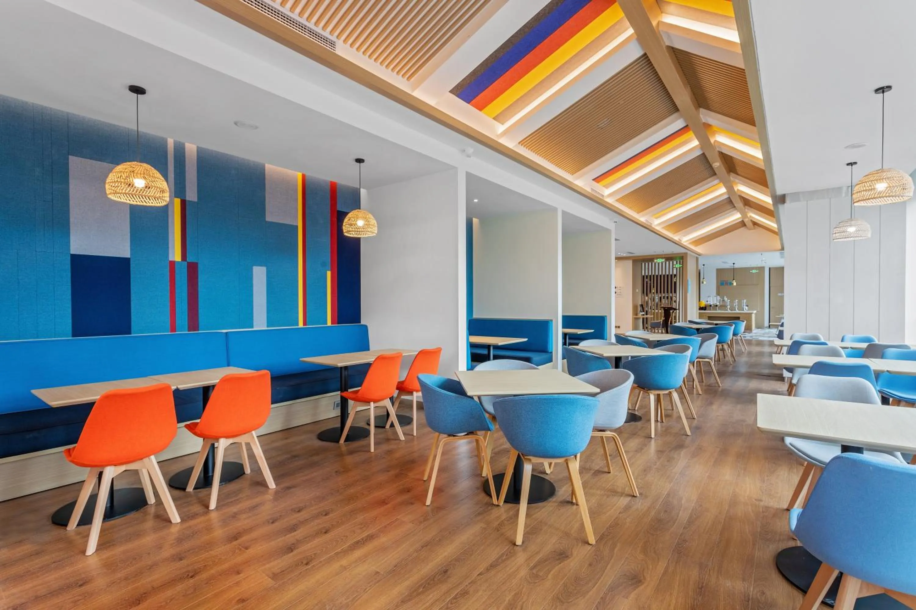 Restaurant/places to eat in Holiday Inn Express Dali Xiaguan by IHG