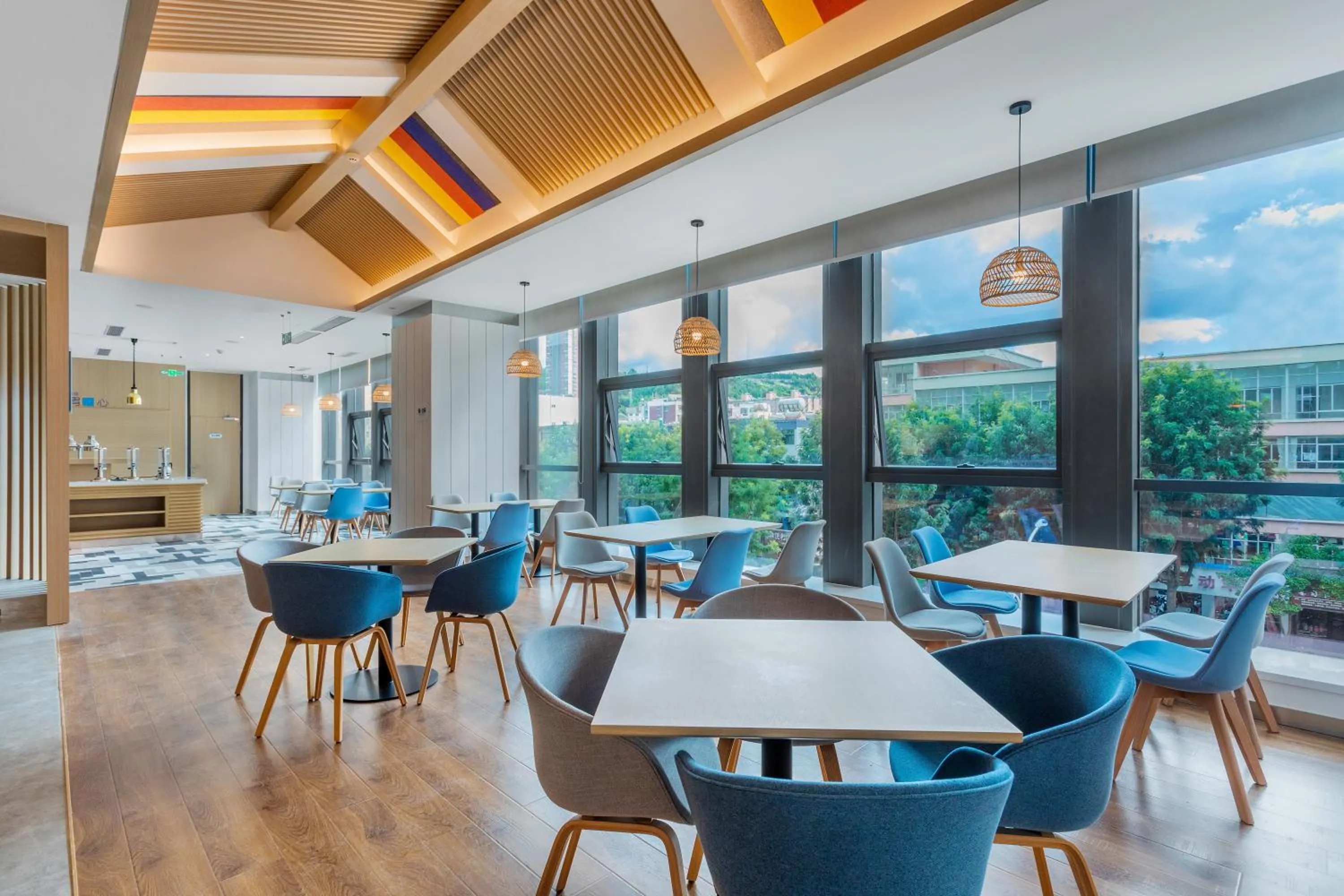Restaurant/places to eat in Holiday Inn Express Dali Xiaguan by IHG