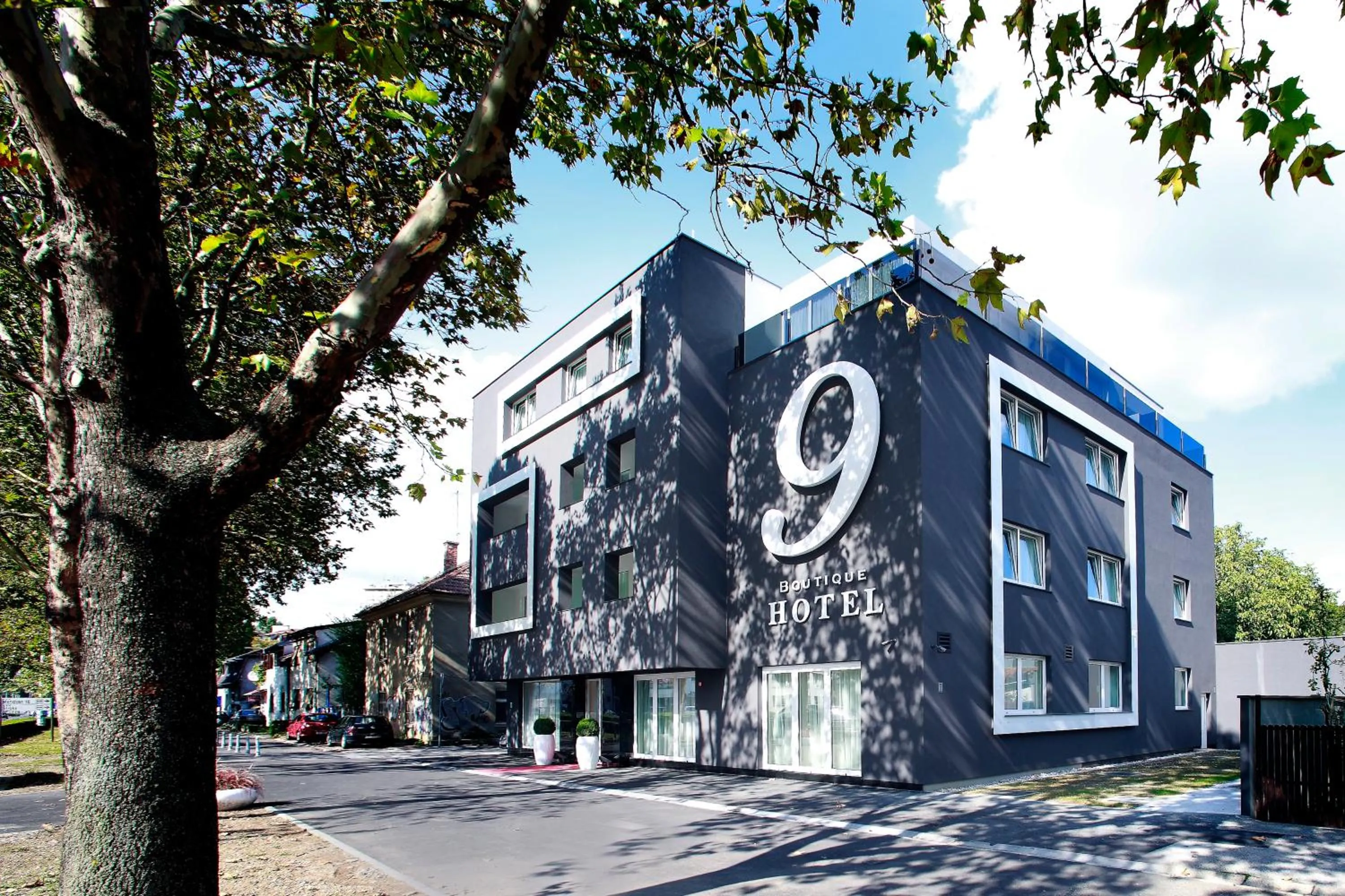 Facade/entrance in Hotel 9