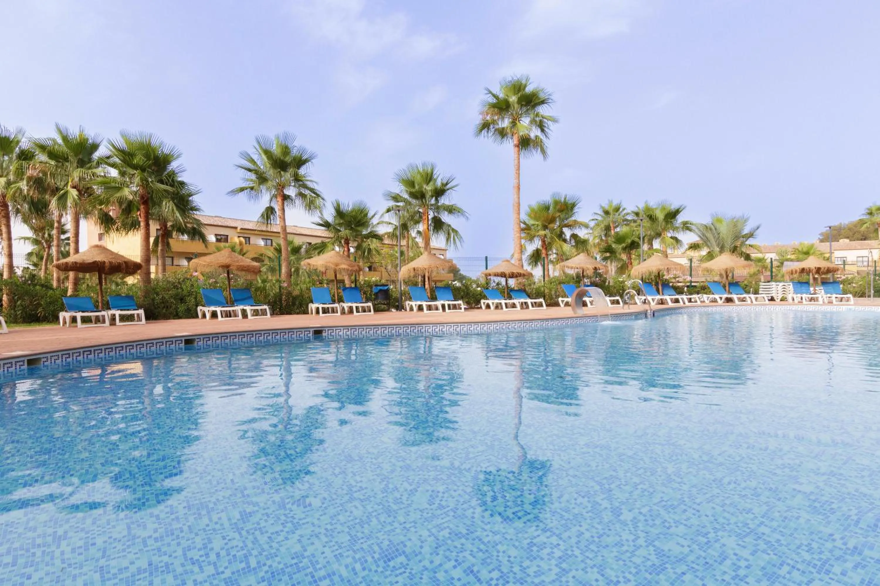 Swimming pool in Apartamentos Best Alcazar