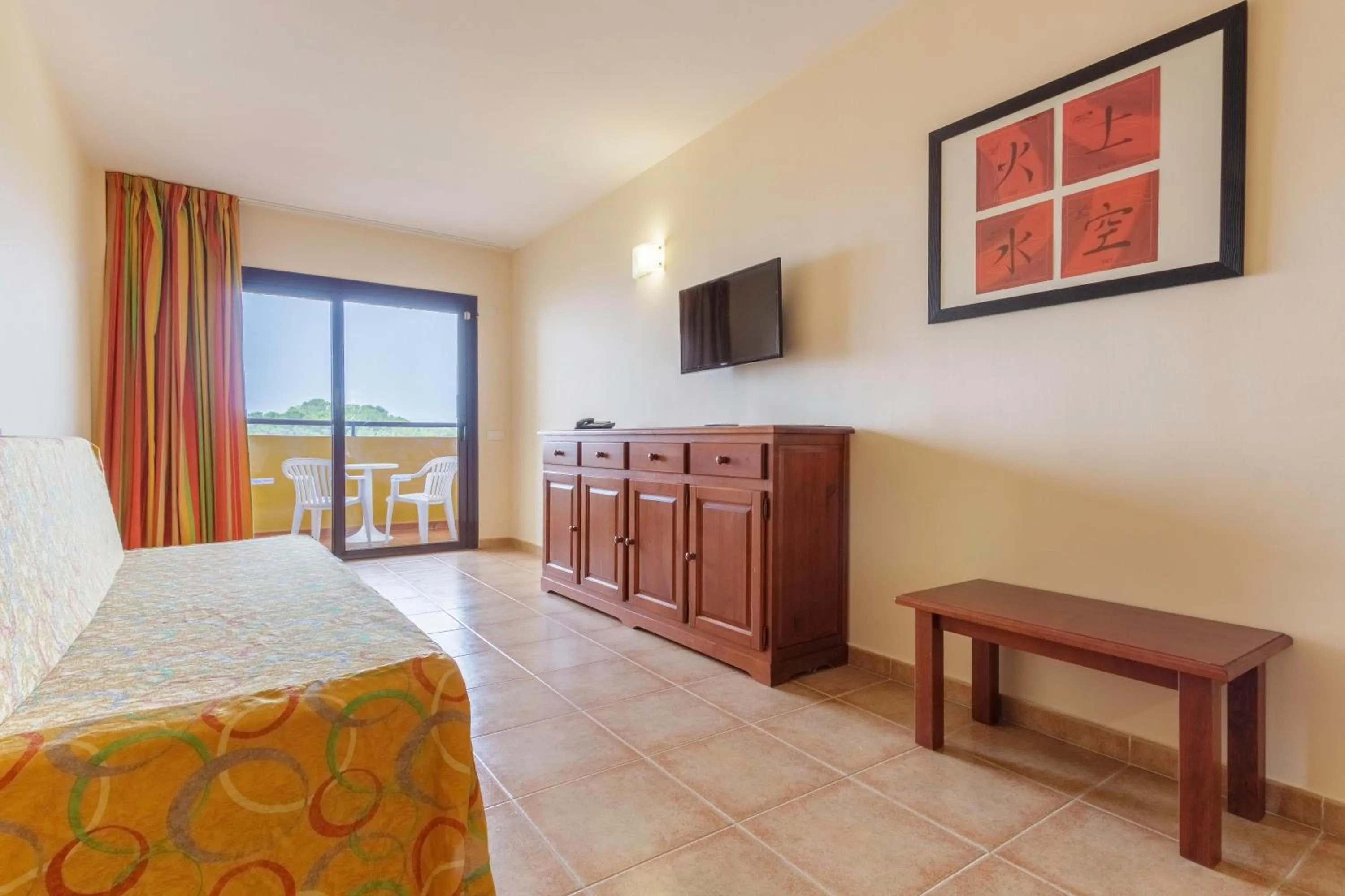 Photo of the whole room, Bed in Apartamentos Best Alcazar