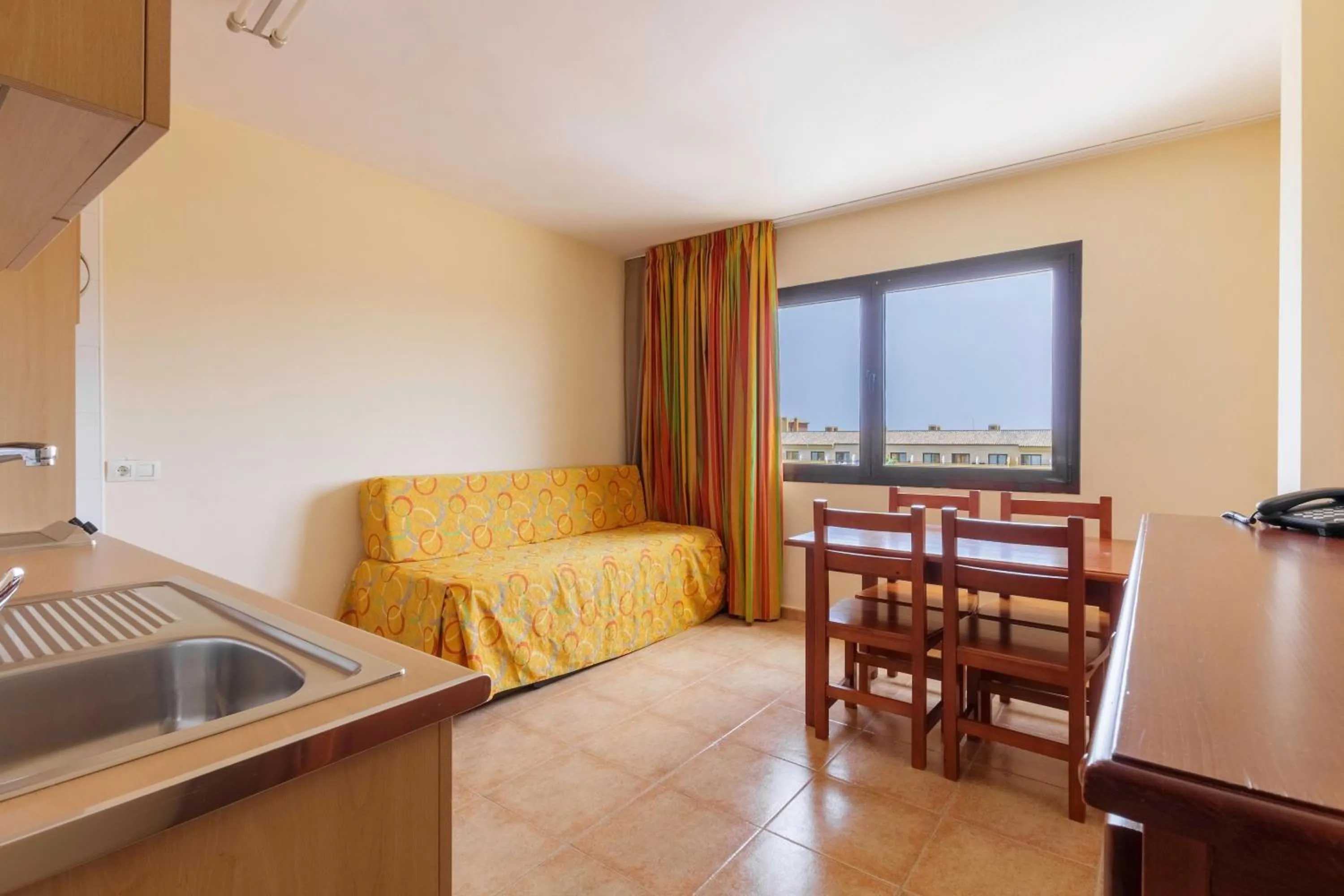 Photo of the whole room in Apartamentos Best Alcazar