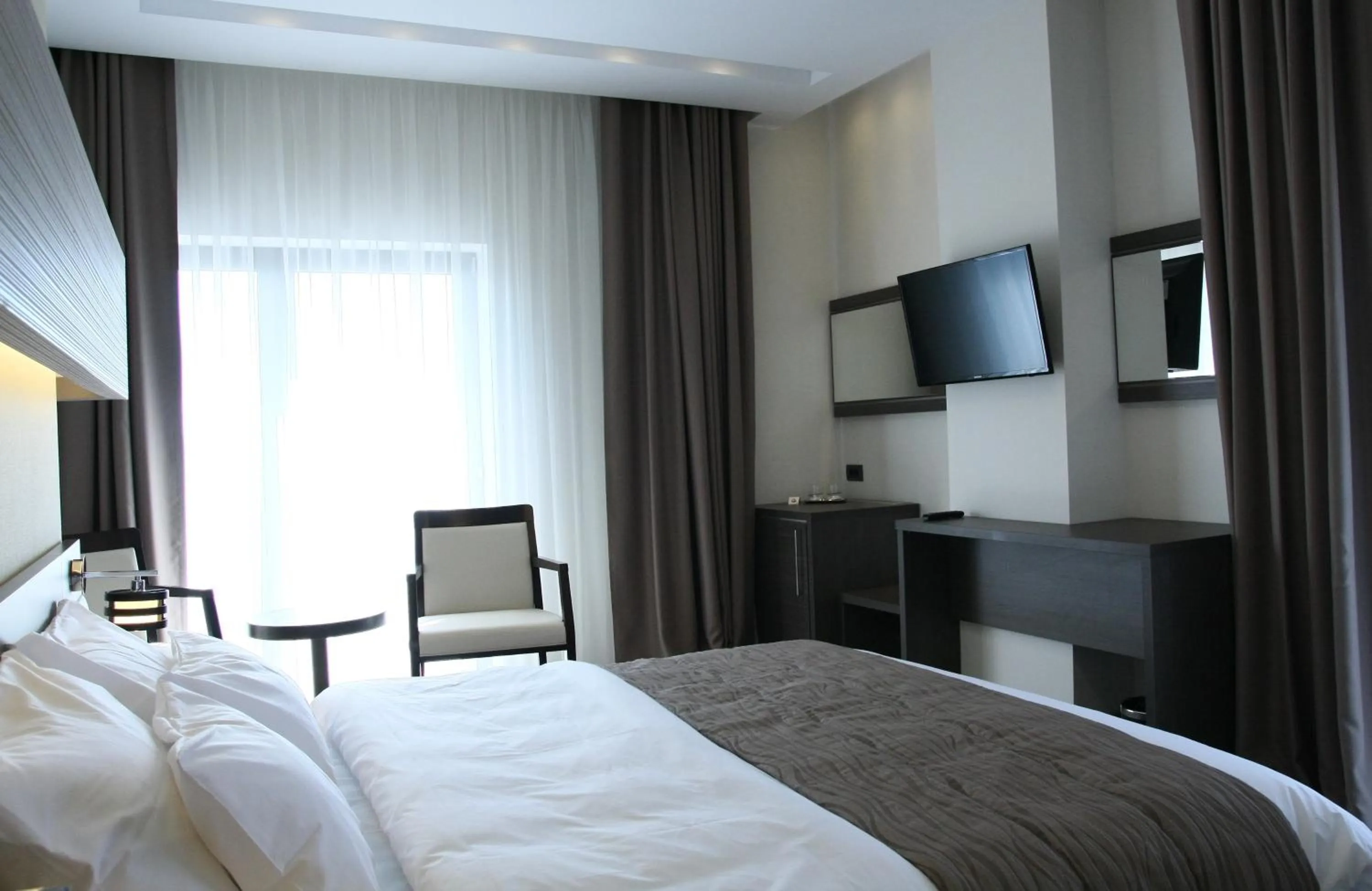 Sunrise, Bed in Hotel Scapino