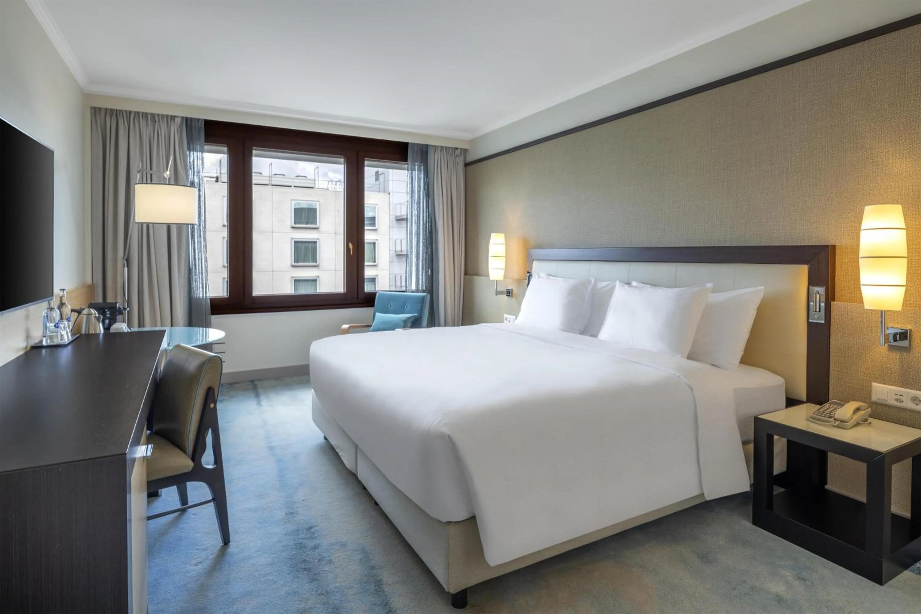 Bed in Hilton Geneva Hotel and Conference Centre