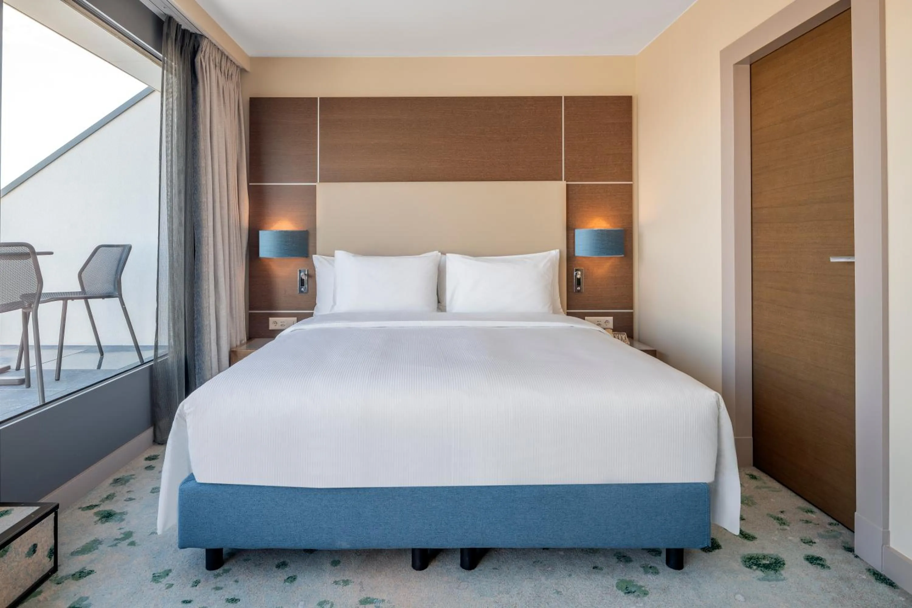 Bedroom, Bed in Hilton Geneva Hotel and Conference Centre