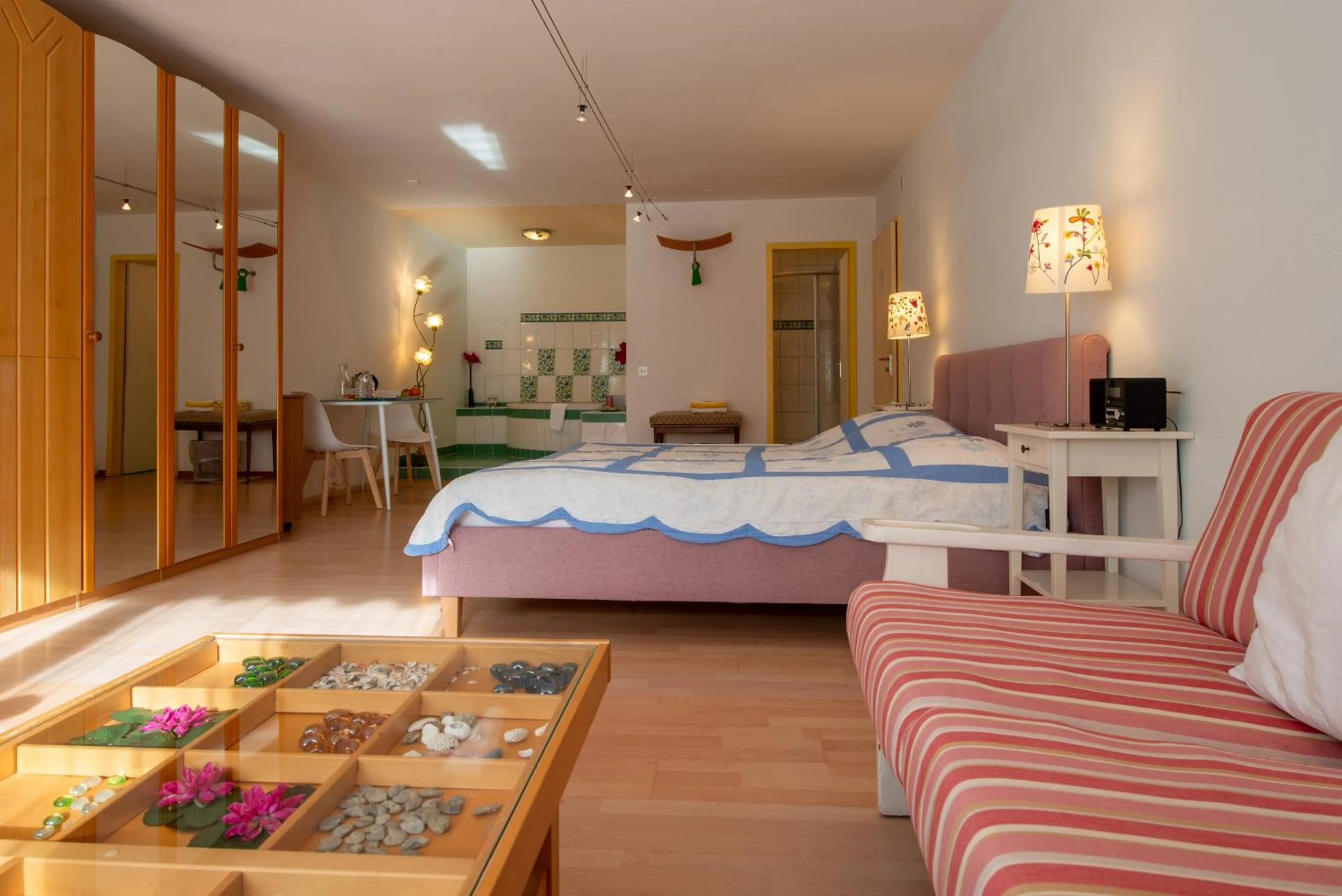 Seating area, Bed in Badehotel Salina Maris – Wellness & Vintage