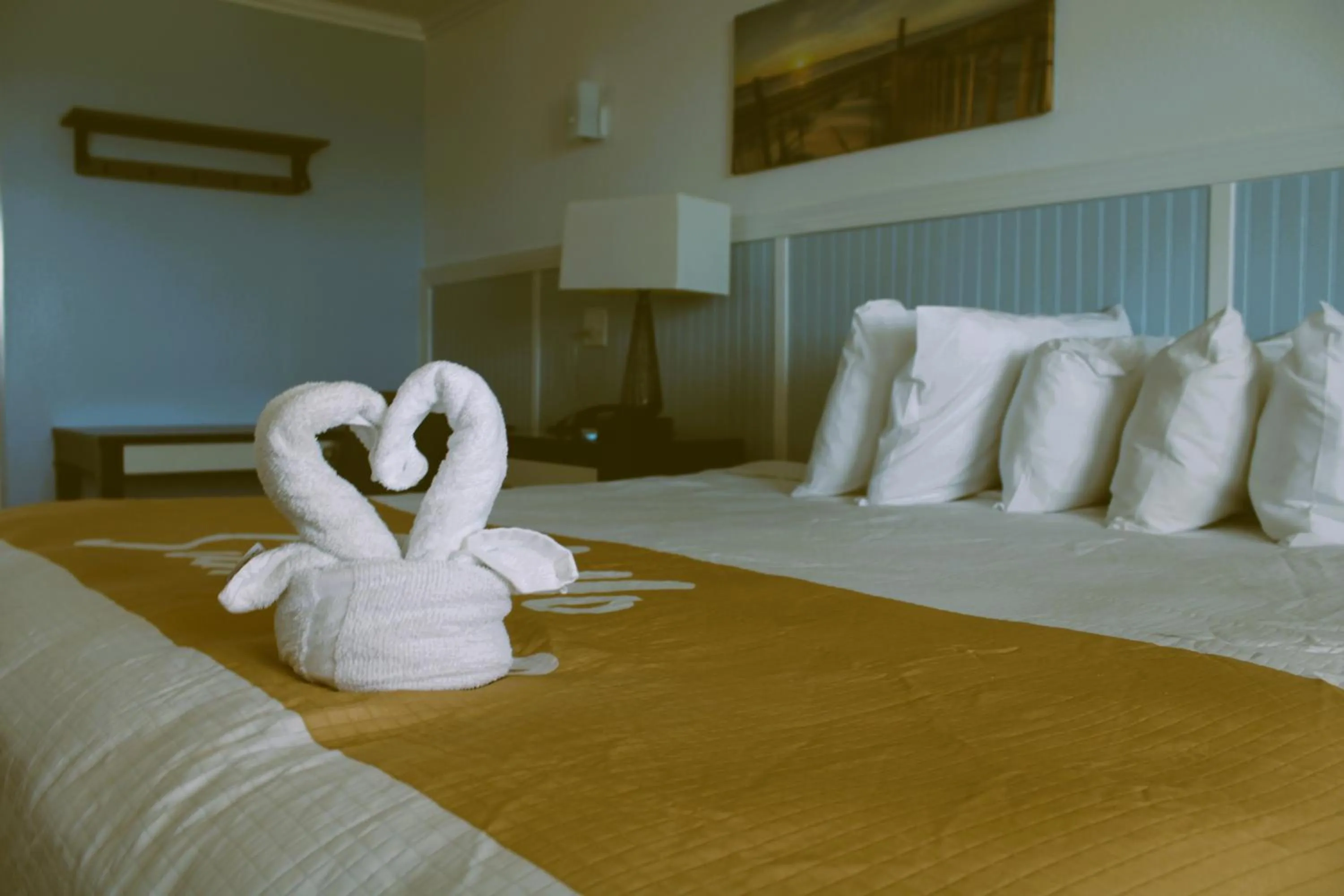 Bed in Blue Heron Motel