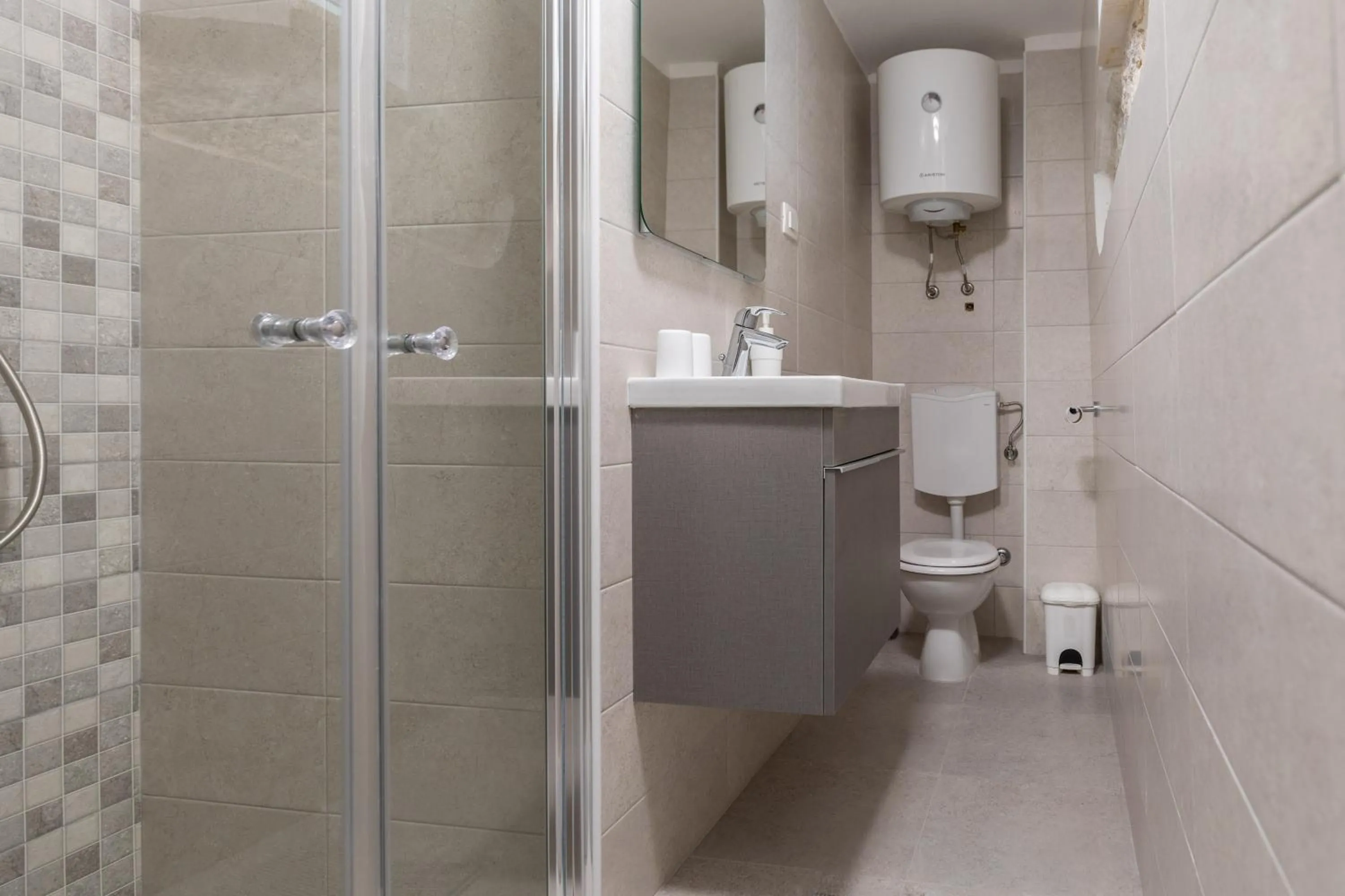 Shower in Apartman Otto