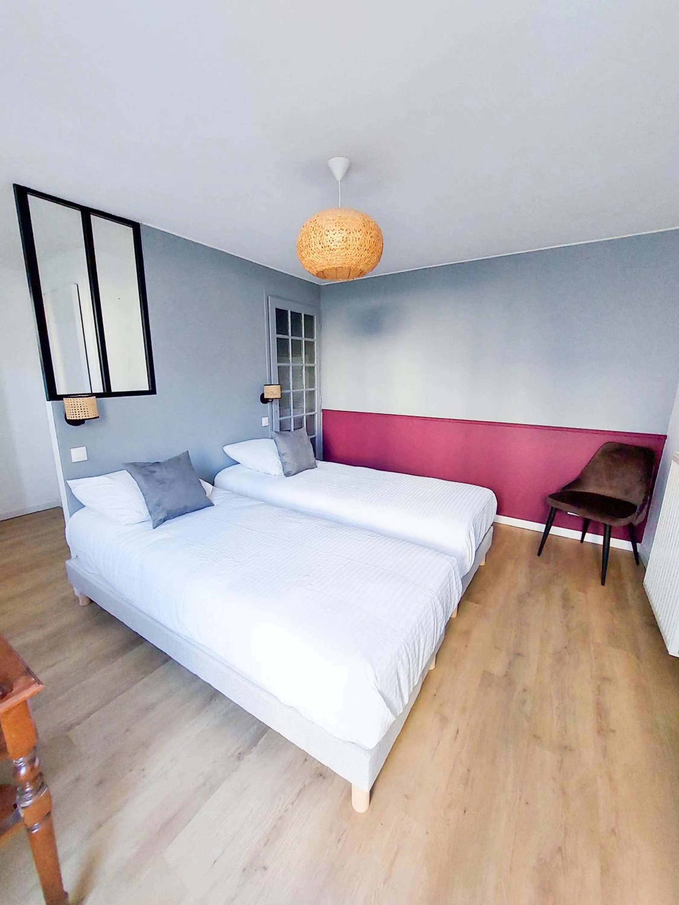 Photo of the whole room, Bed in Le Huis Clos