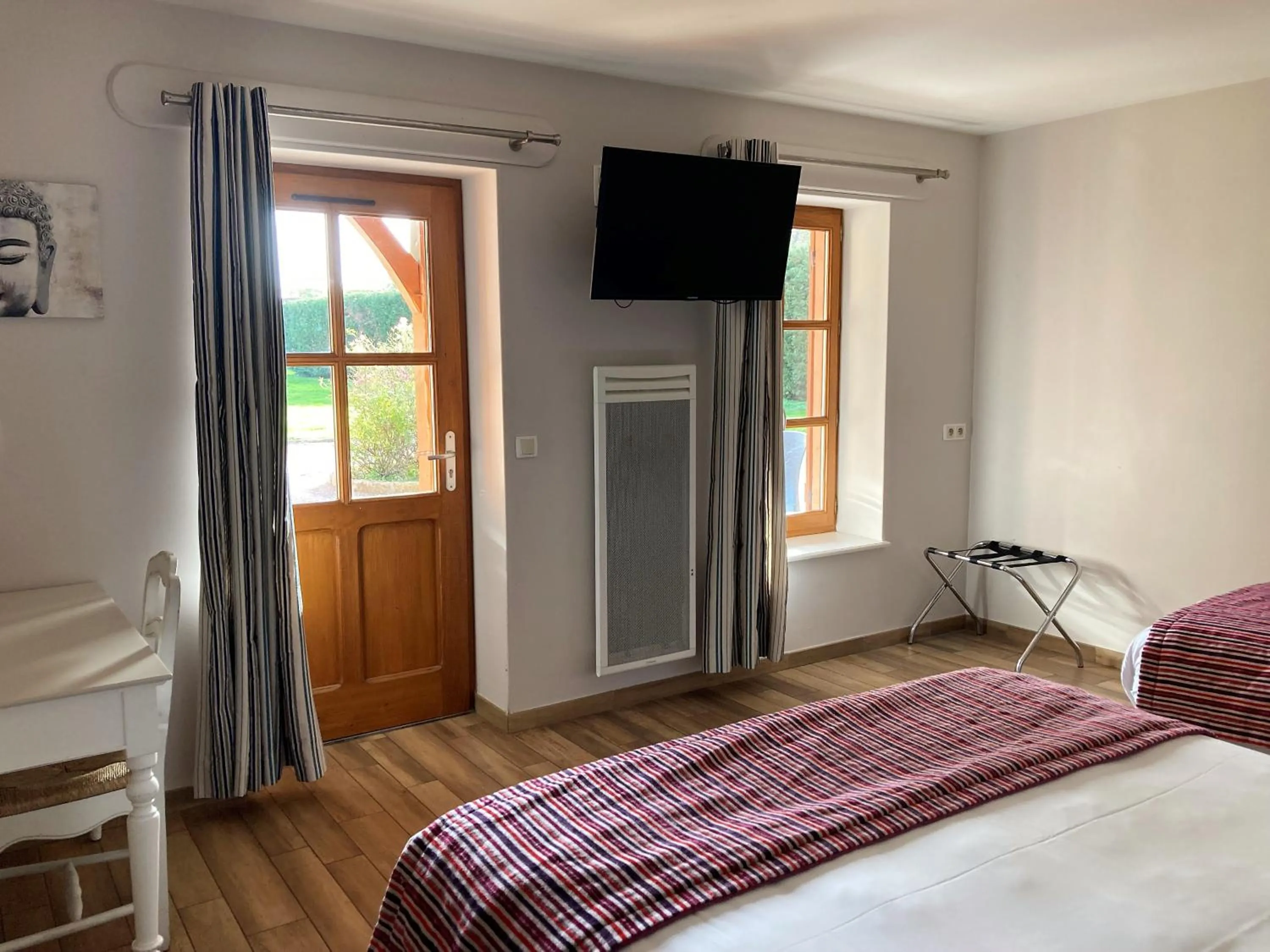 TV and multimedia, Bed in Hotel Village Motel